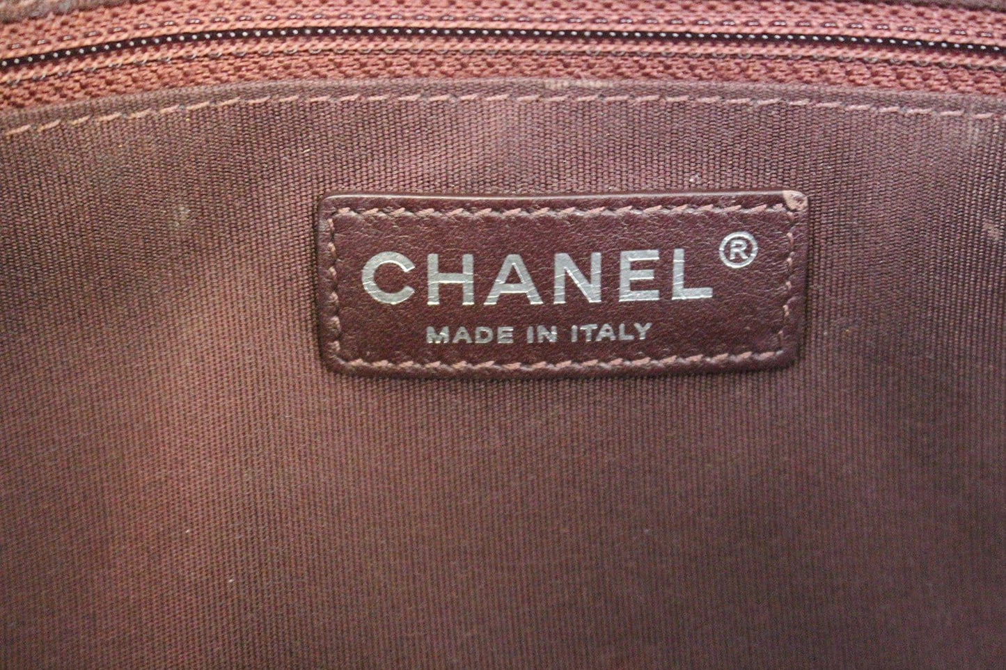 CHANEL Matelasse Black Calfskin Leather Shoulder Bag