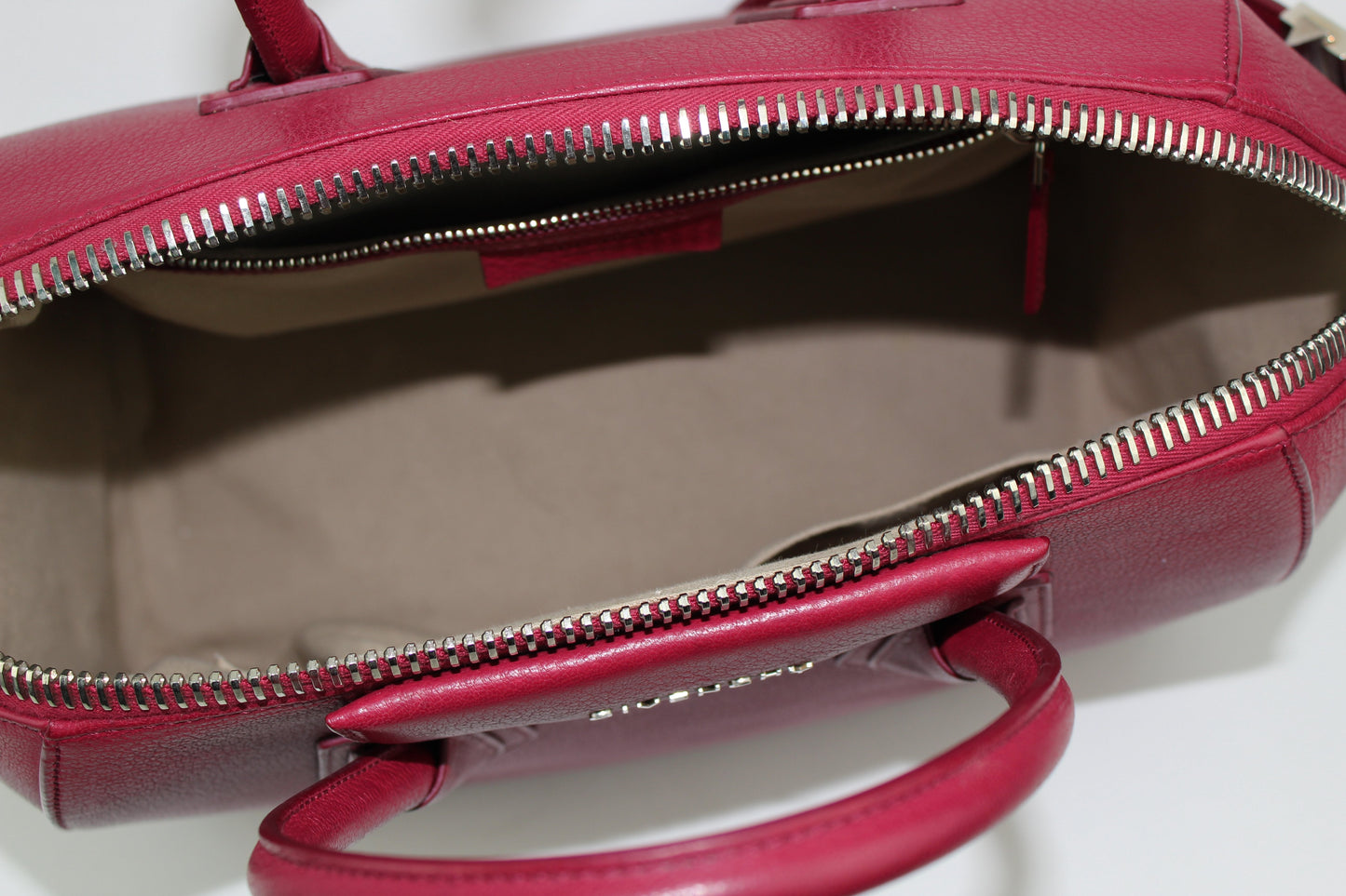 GIVENCHY MEDIUM ANTIGONA BAG