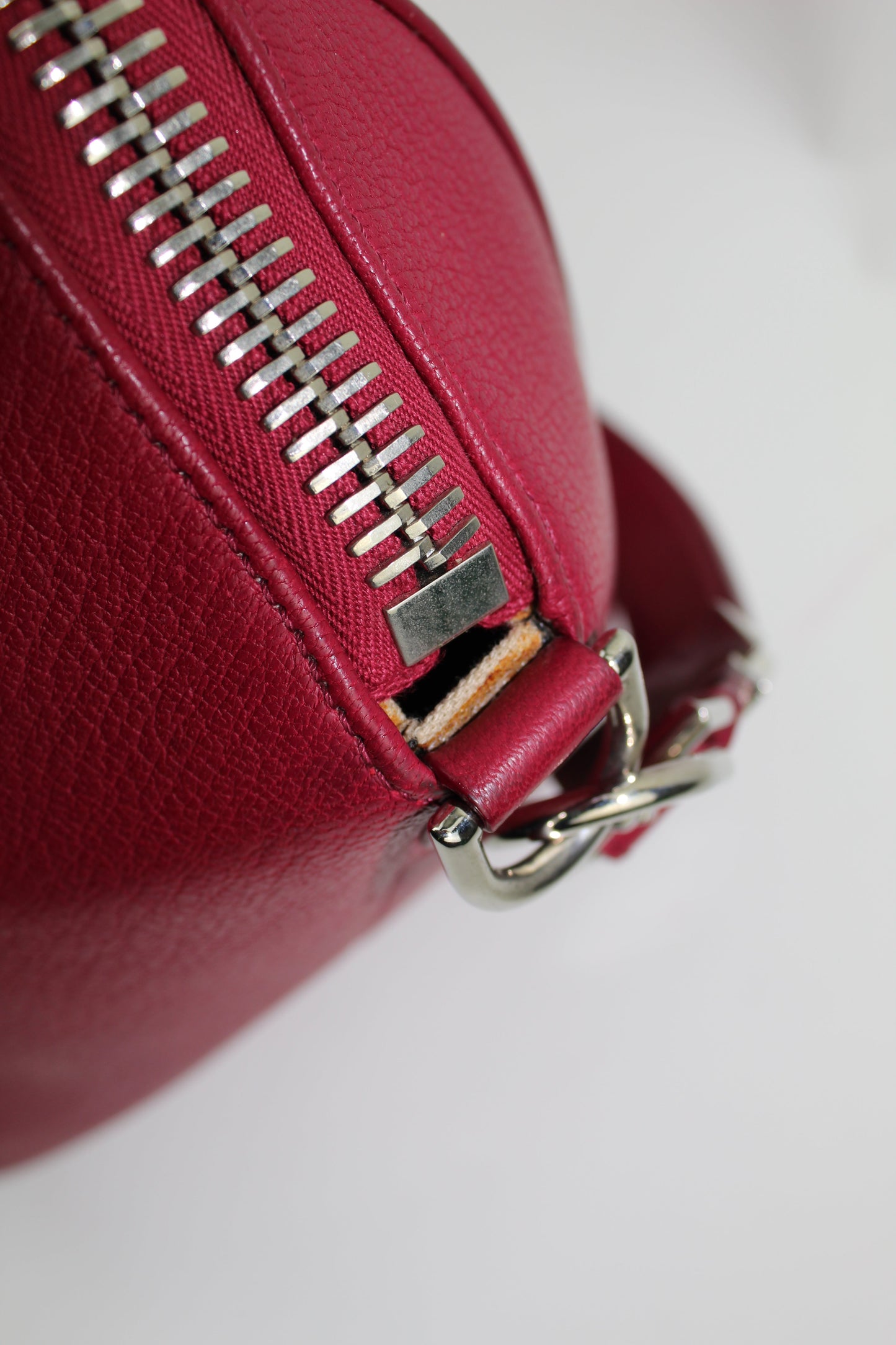 GIVENCHY MEDIUM ANTIGONA BAG