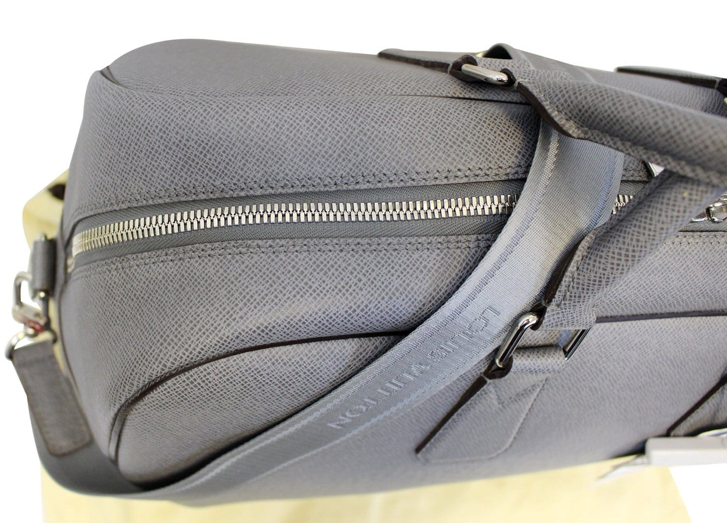 LOUIS VUITTON Neo Kendall Taiga Leather Travel Bag
