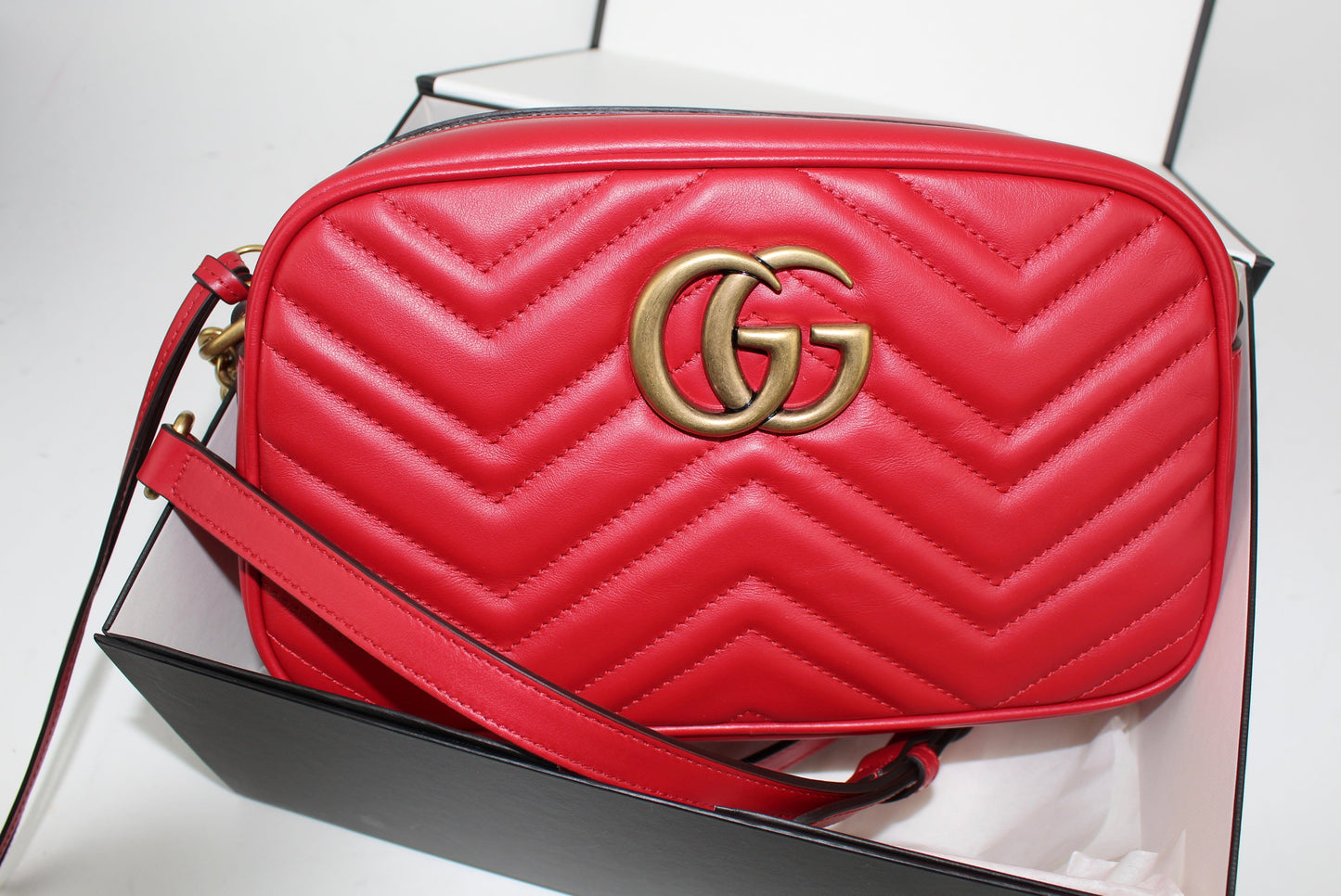 GUCCI GG MARMONT SMALL MATELASSÉ SHOULDER BAG