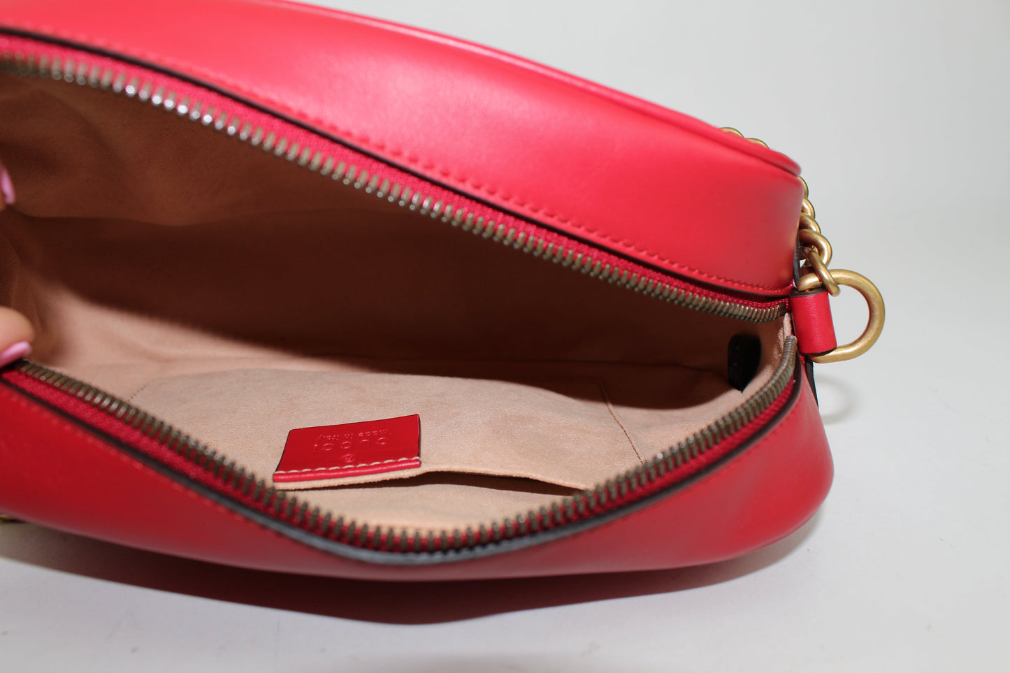 GUCCI GG MARMONT SMALL MATELASSÉ SHOULDER BAG