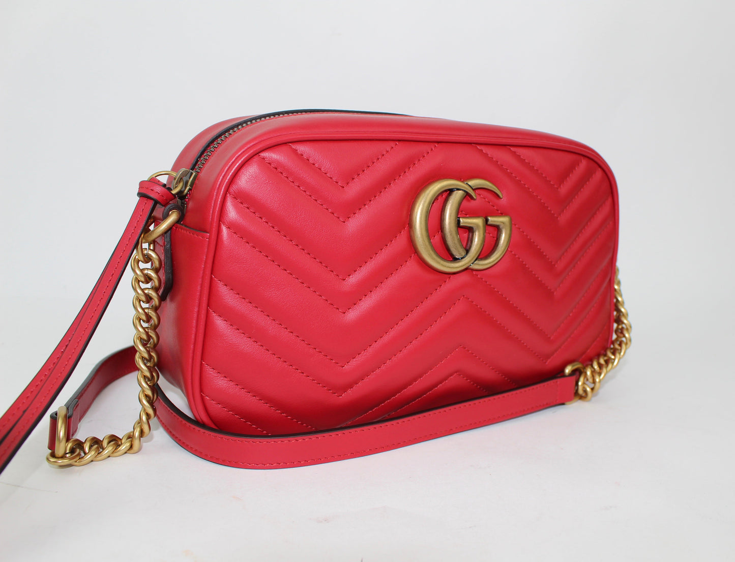 GUCCI GG MARMONT SMALL MATELASSÉ SHOULDER BAG