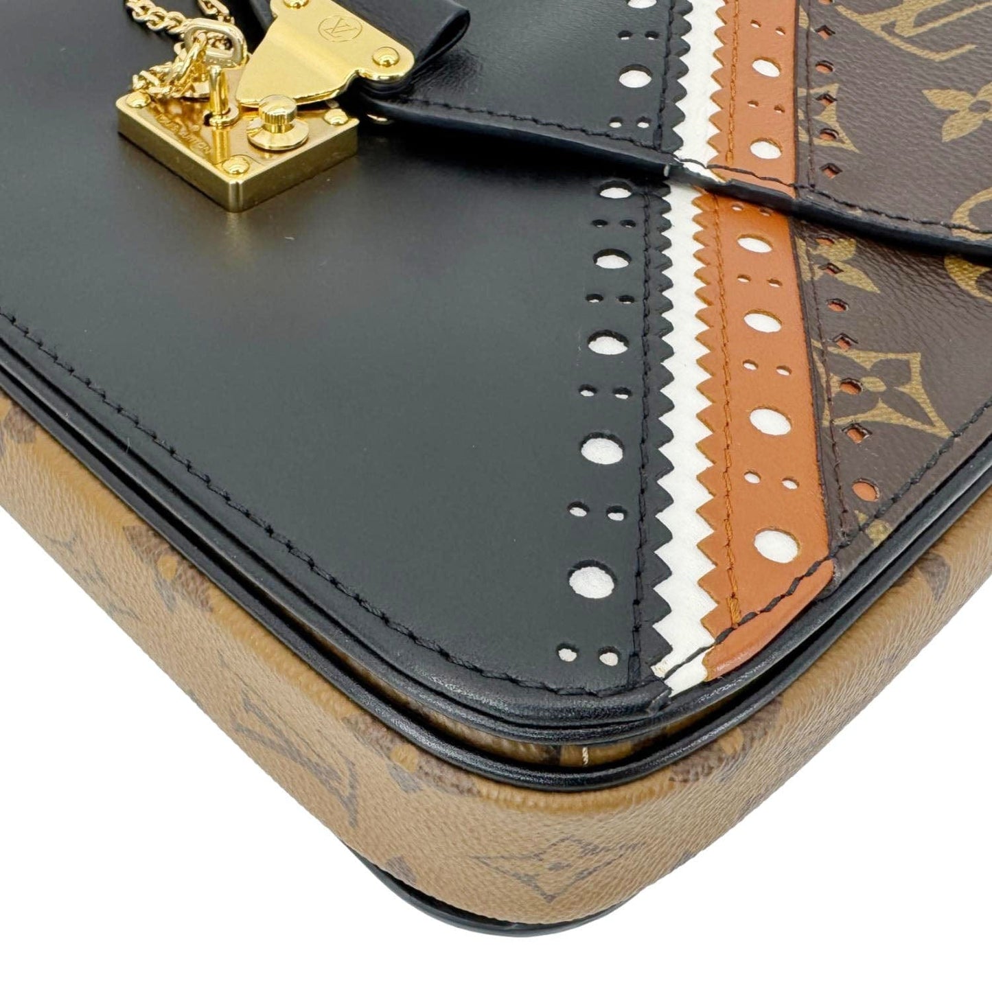 LOUIS VUITTON Metis Pochette Brogue Reverse Monogram Shoulder Bag Black