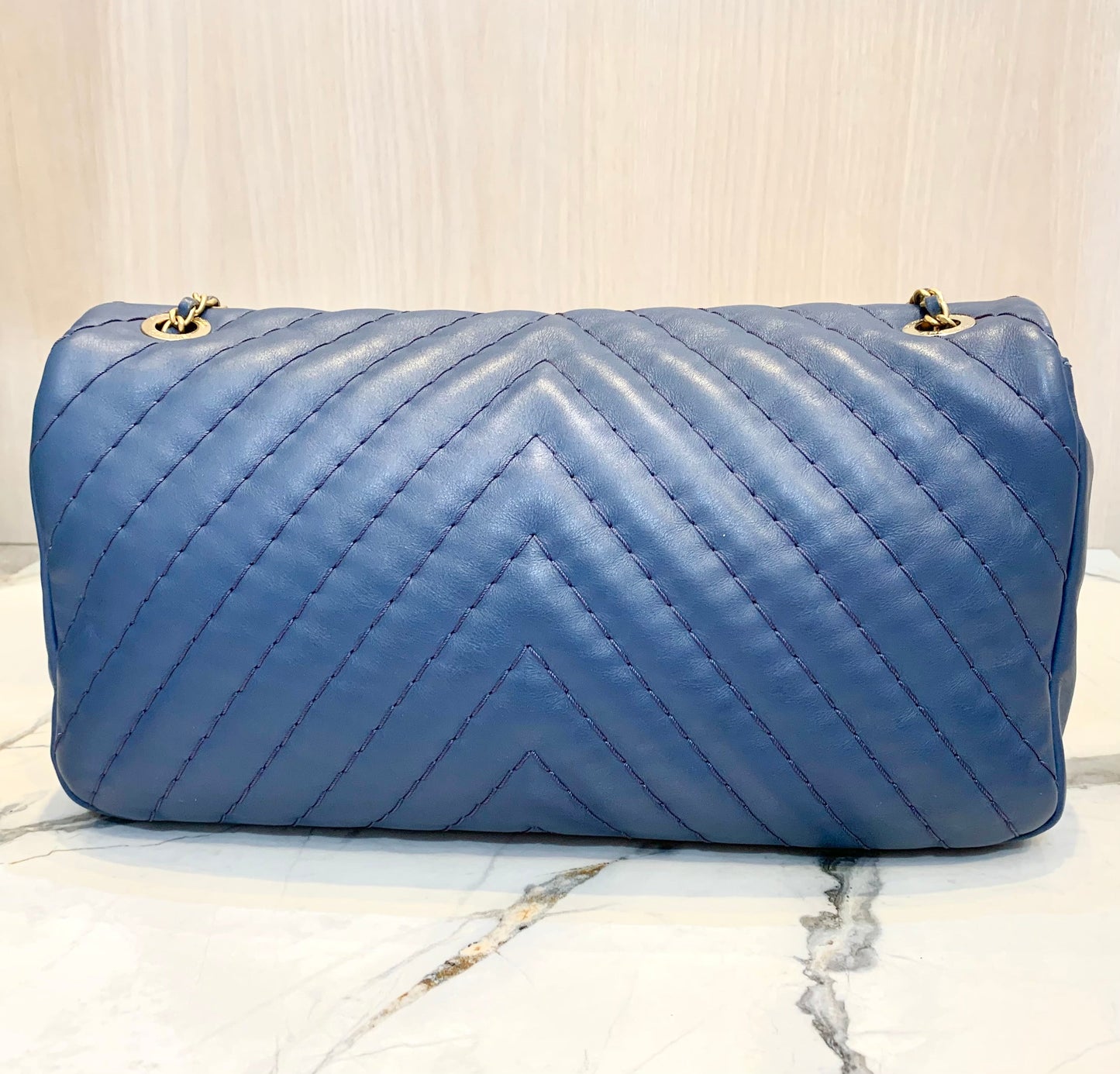 CHANEL CHEVRON MEDALLION CHARM FLAP BAG-HS