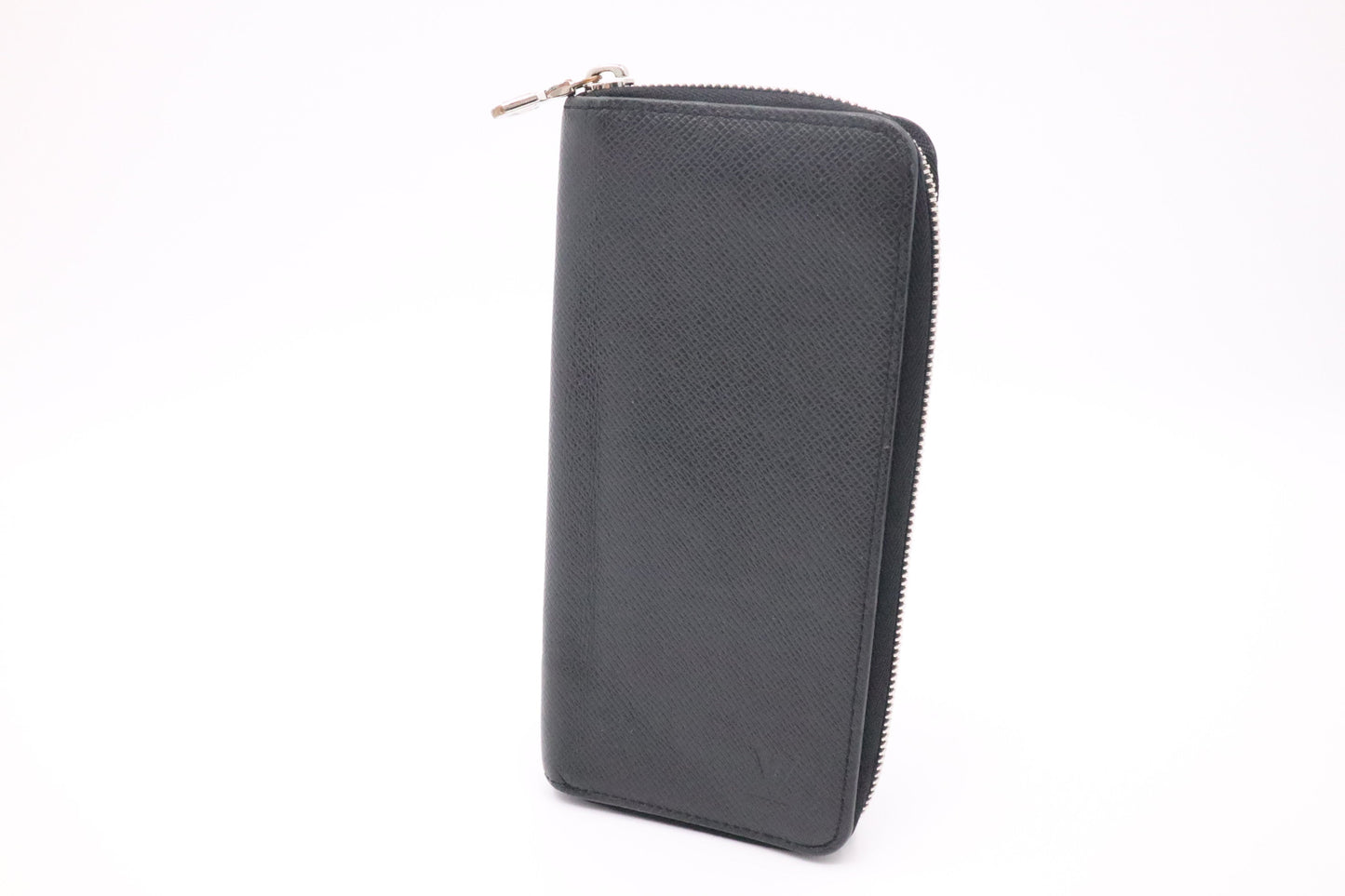 Louis Vuitton Vertical Zippy in Black Taiga Leather