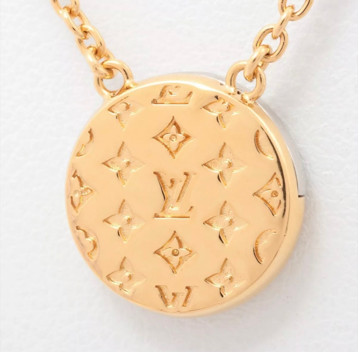 Louis Vuitton Collier L To V Necklace