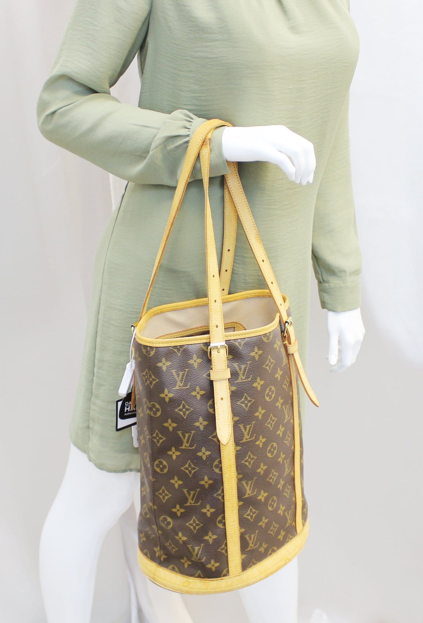 LOUIS VUITTON Monogram Canvas Brown Bucket GM Shoulder Bag