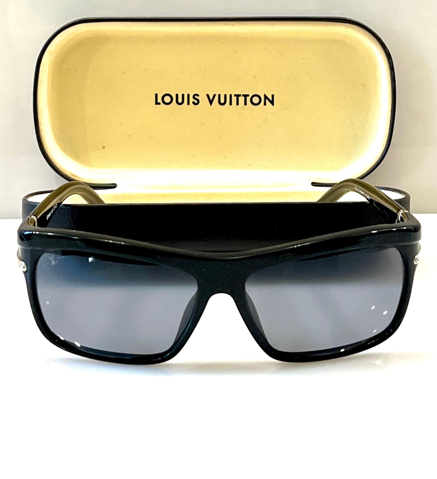 LOUIS VUITTON ACETATE DAHLIA CARRE SUNGLASSES