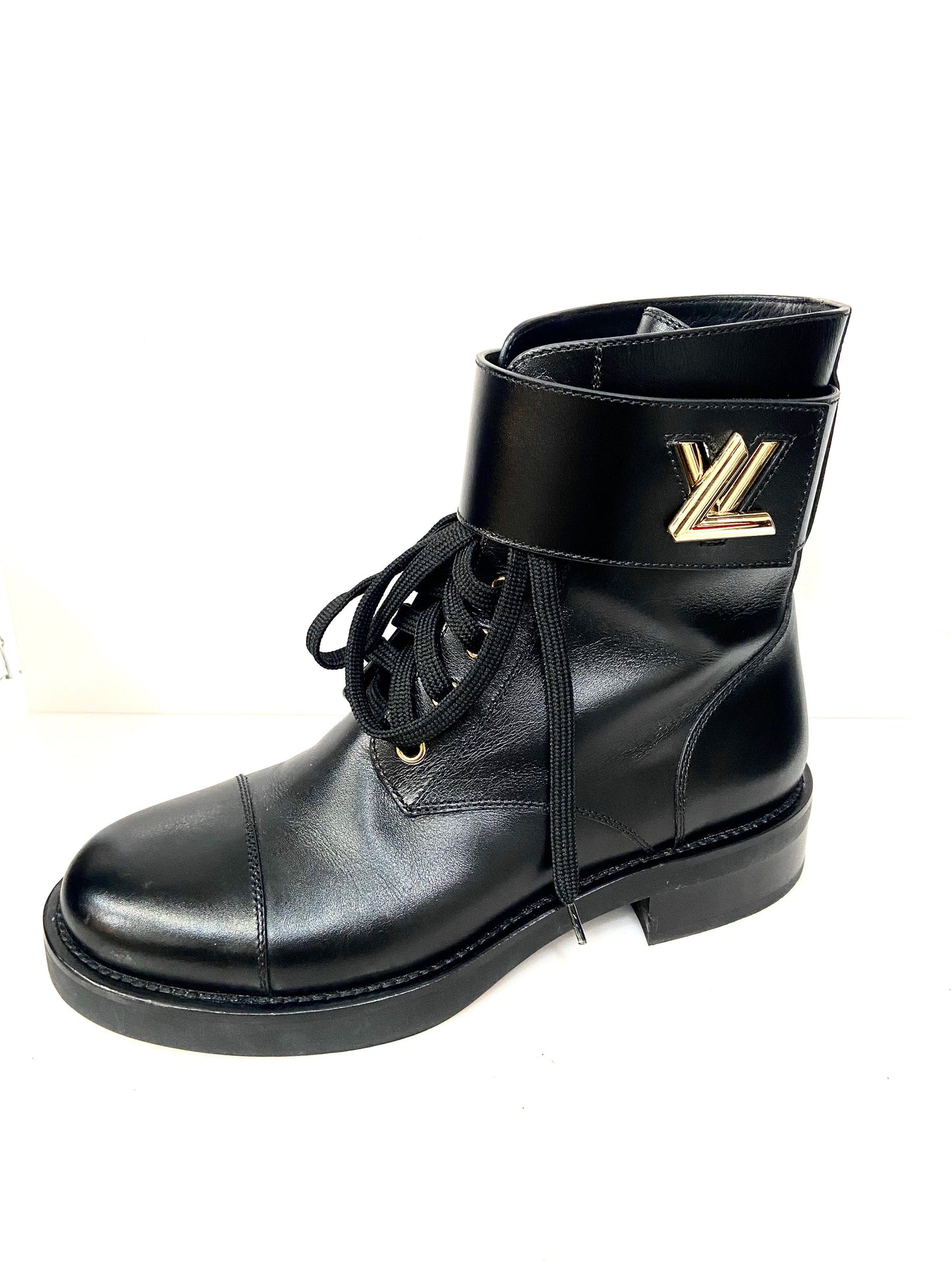 LOUIS VUITTON CALFSKIN LEATHER WONDERLAND RANGER BOOTS