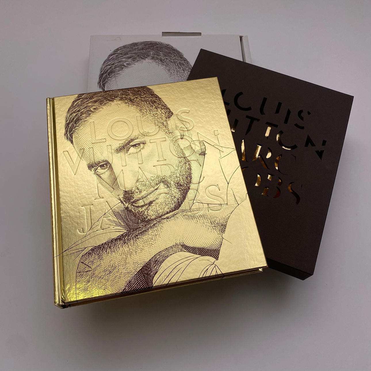 LOUIS VUITTON MARC JACOBS HARDCOVER BOOK