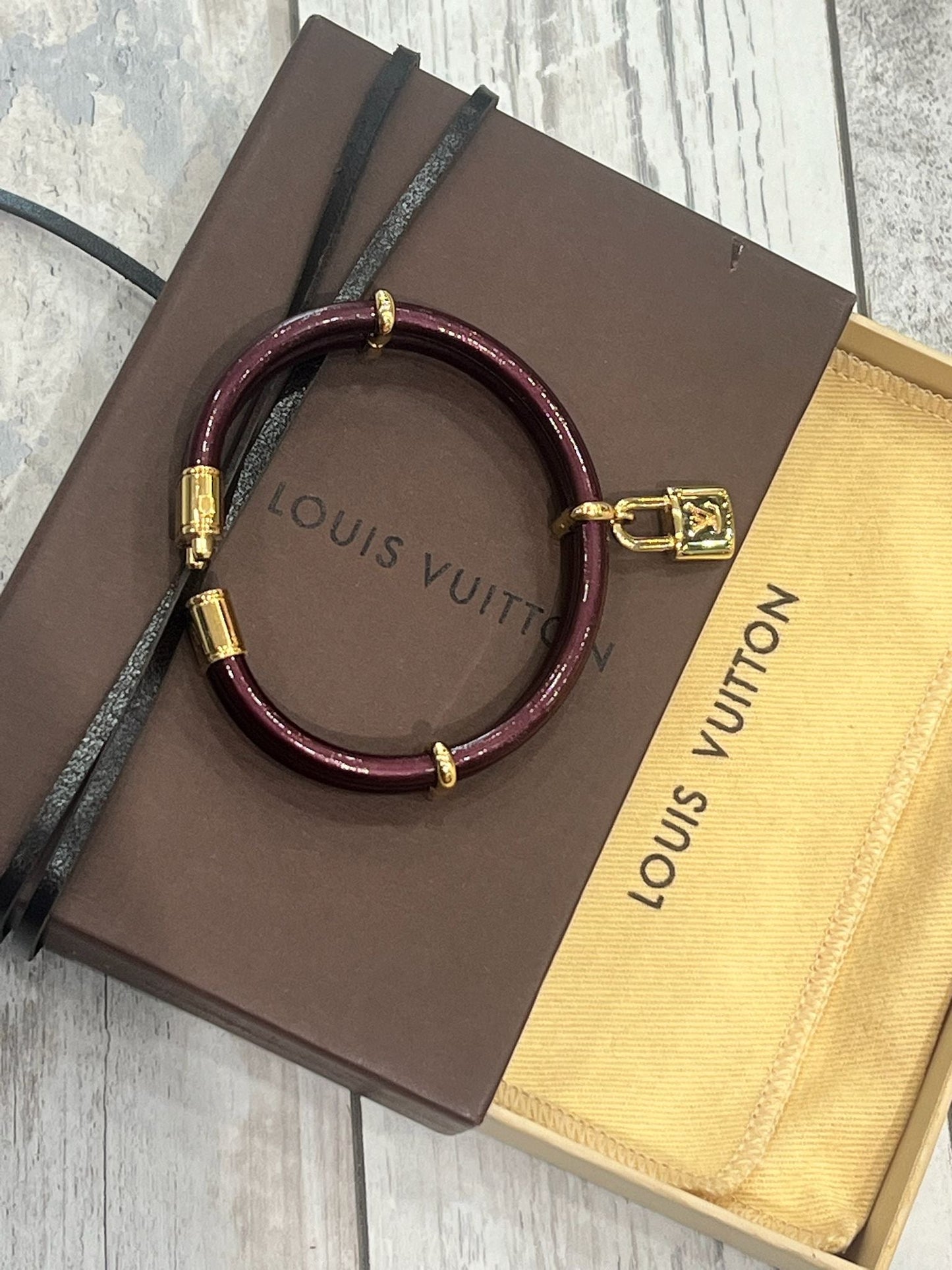 LOUIS VUITTON MONOGRAM VERNIS LEATHER KEEP IT TWICE BRACELET