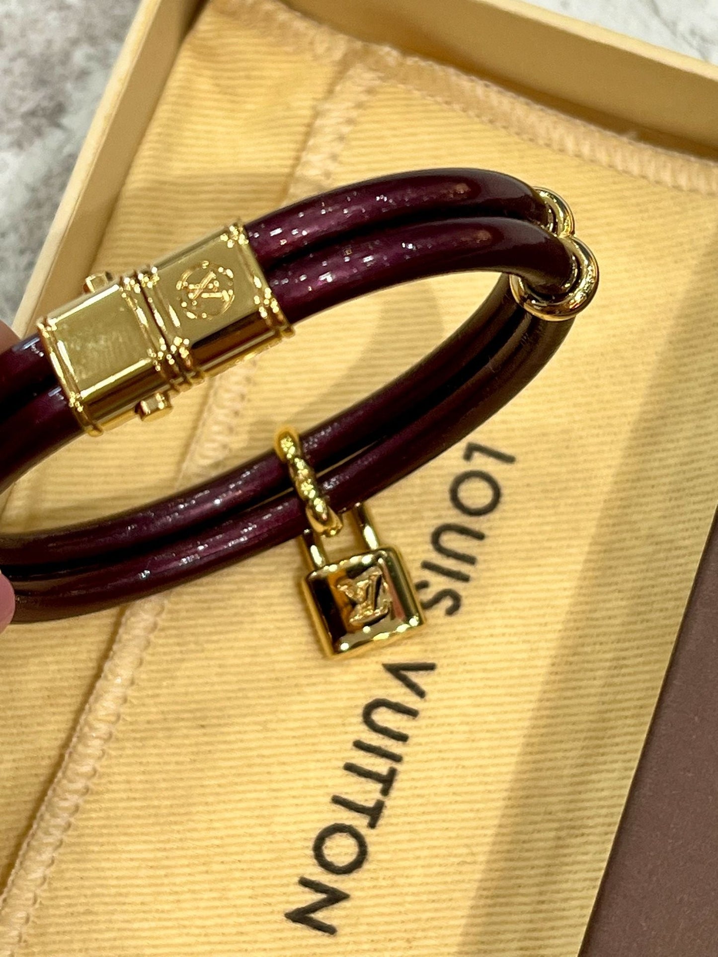 LOUIS VUITTON MONOGRAM VERNIS LEATHER KEEP IT TWICE BRACELET
