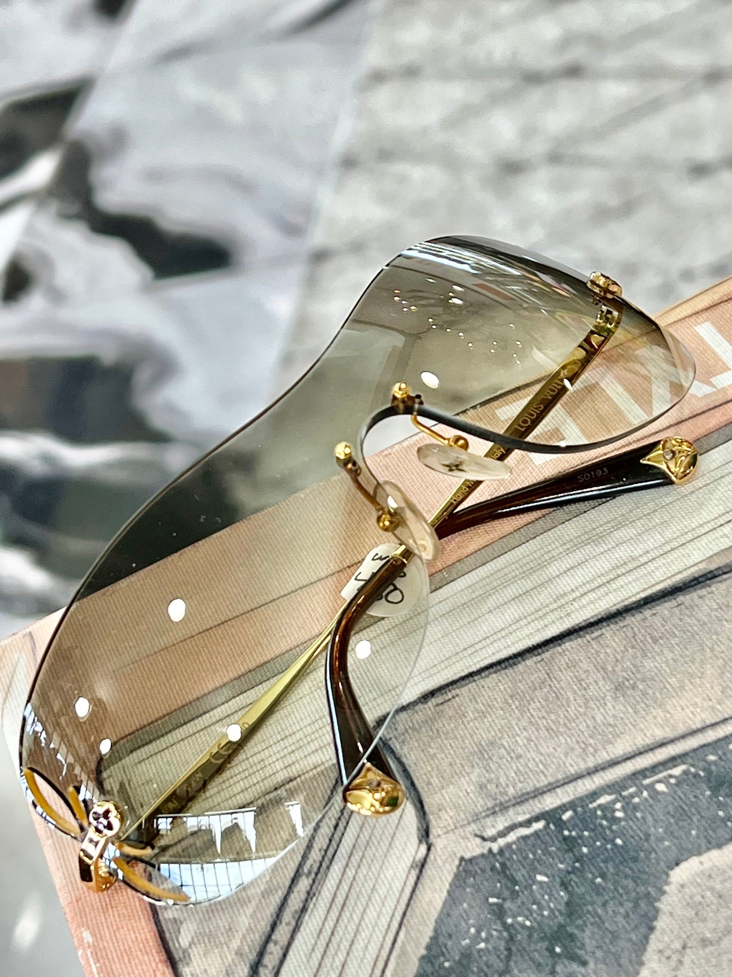 LOUIS VUITTON SUNGLASSES