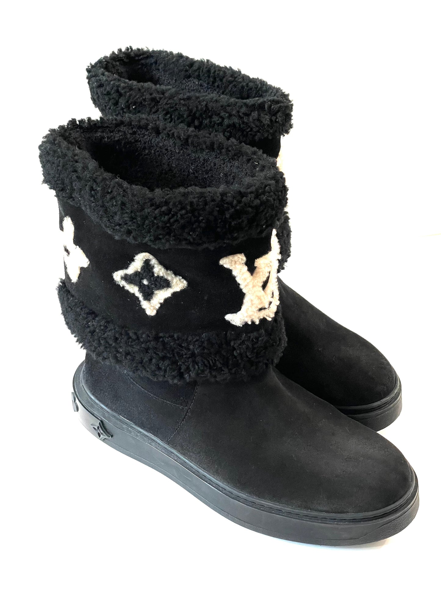 LOUIS VUITTON SUEDE CALFSKIN SHEARLING SNOWDROP ANKLE BOOTS