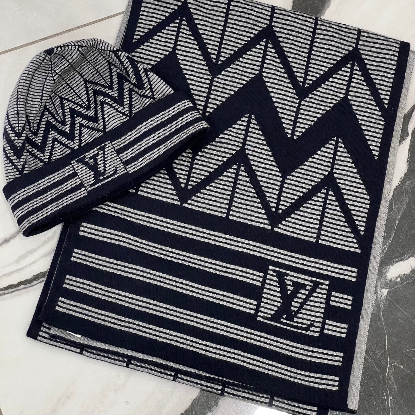 LOUIS VUITTON KARAKOSTRIP WOOL CASHMERE LV SCARF