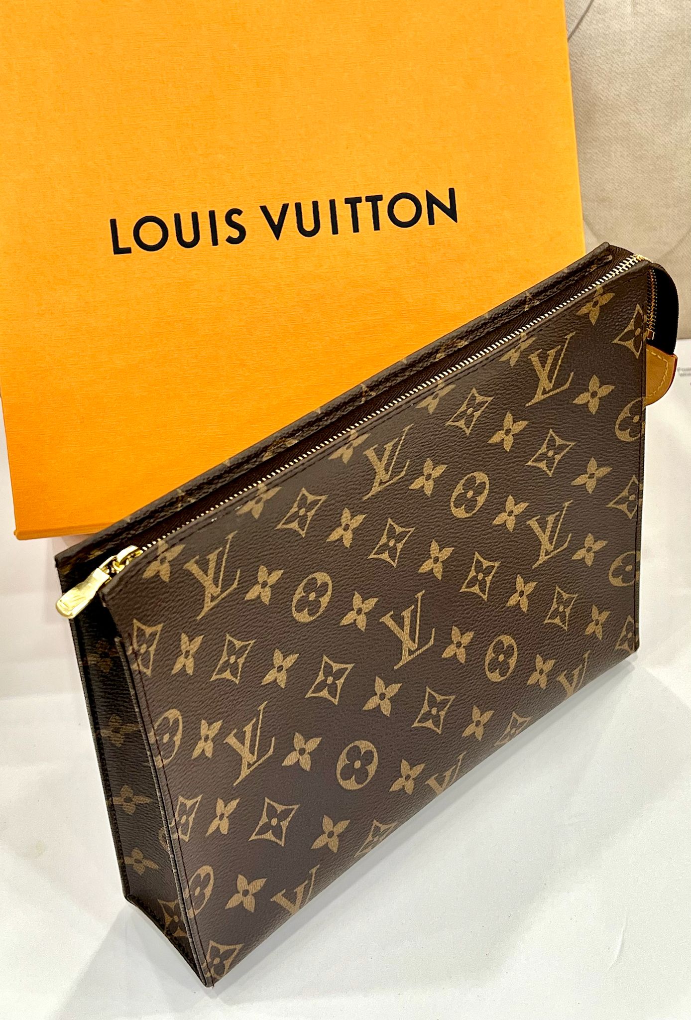 LOUIS VUITTON POCHE TOILETTE
