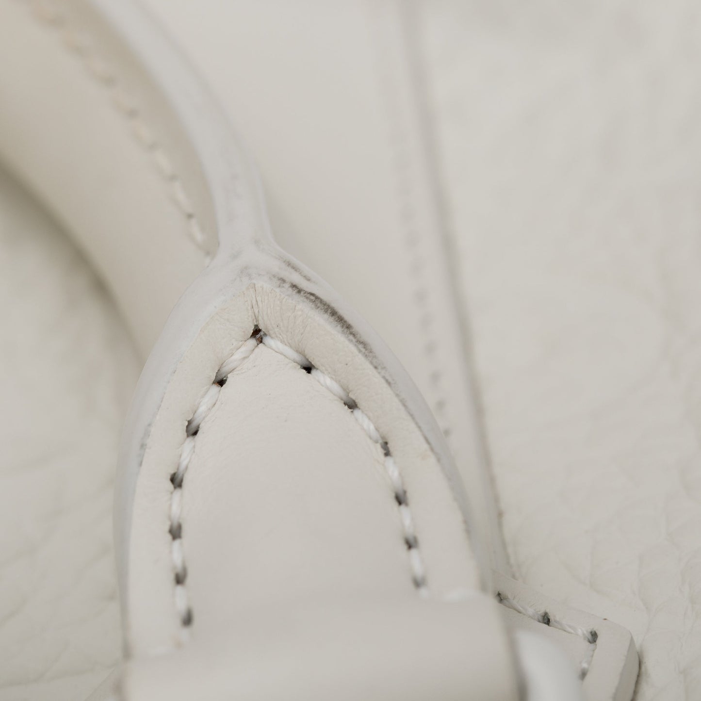 Louis Vuitton 2020 Embossed Monogram Taurillon Sac Plat 24H