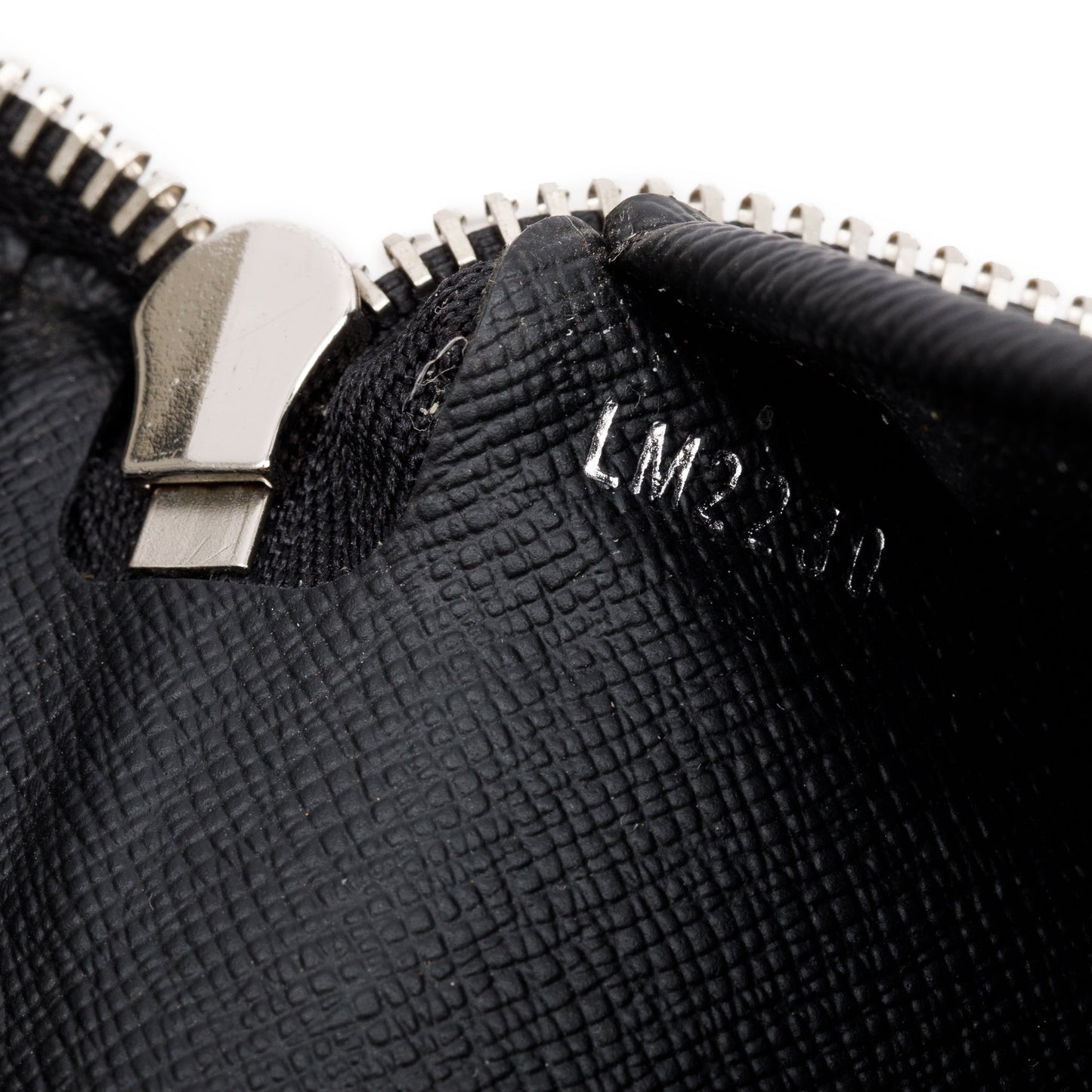 Louis Vuitton 2020 Taiga Leather Zippy Wallet Vertical