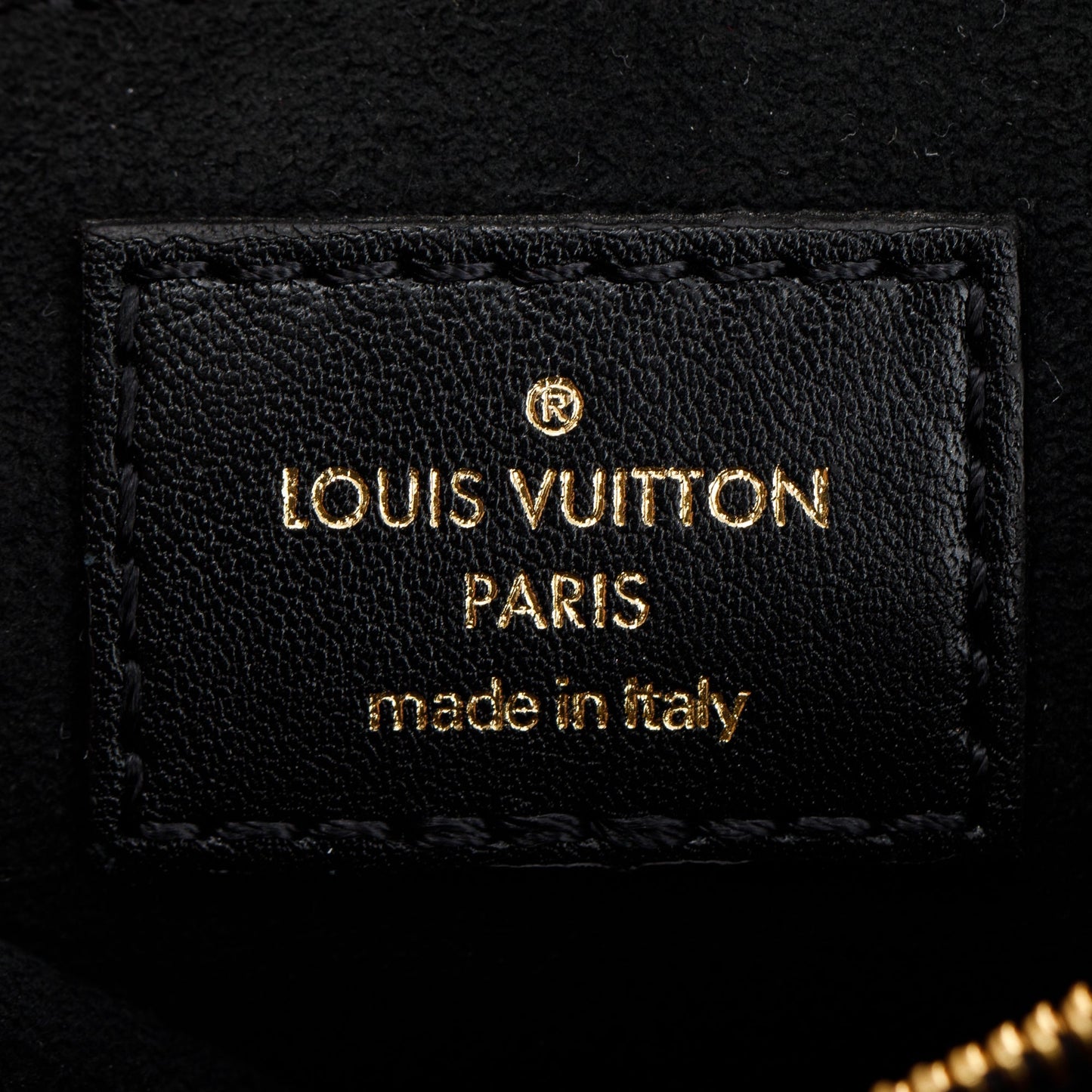 Louis Vuitton 2021 Black Cowhide Leather New Wave Chain Bag MM