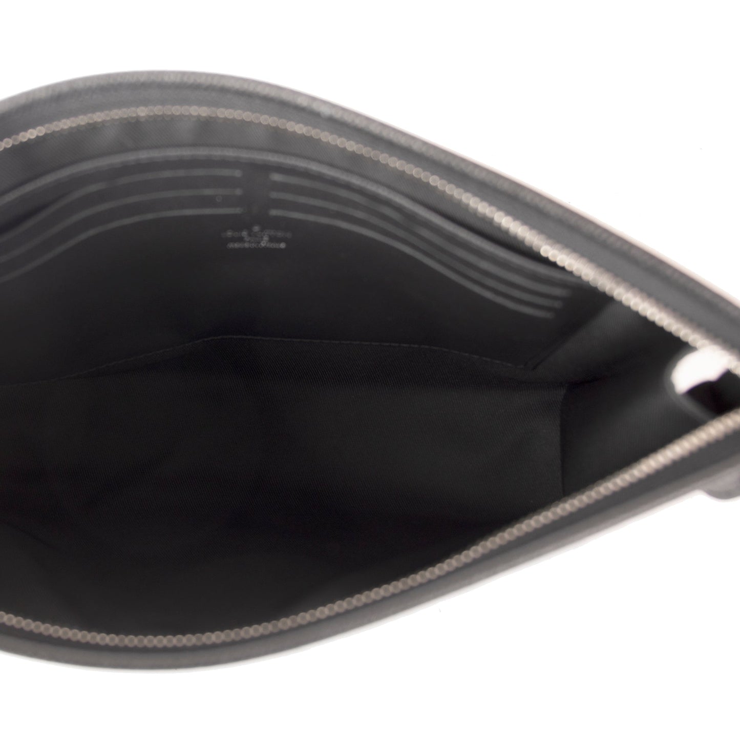 Louis Vuitton 2022 Taiga Leather Pochette Voyage