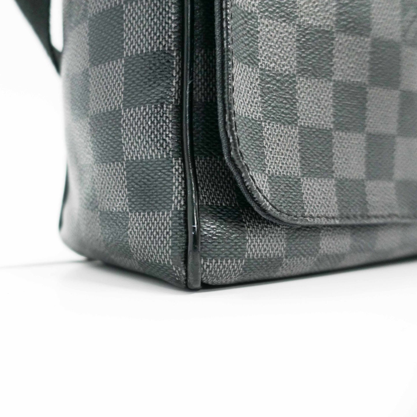 Louis Vuitton Damier Graphite Daniel MM Messenger Bag