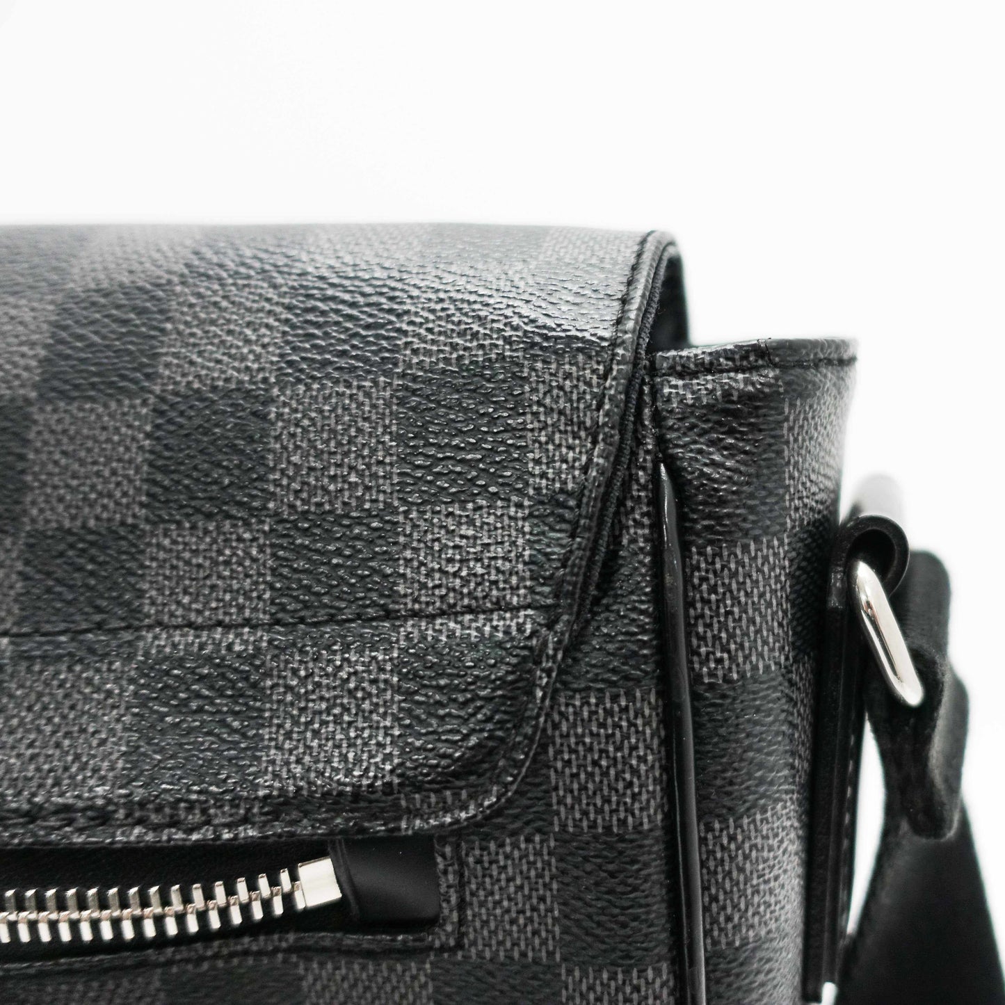 Louis Vuitton Damier Graphite Daniel MM Messenger Bag