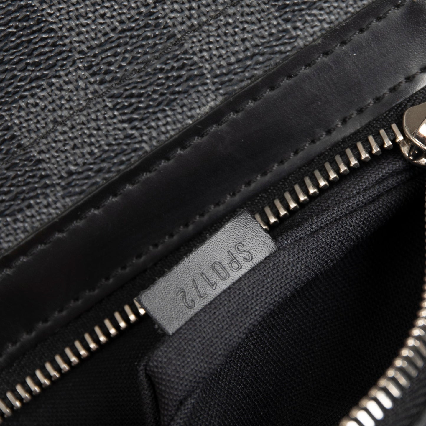 Louis Vuitton Damier Graphite Daniel MM Messenger Bag