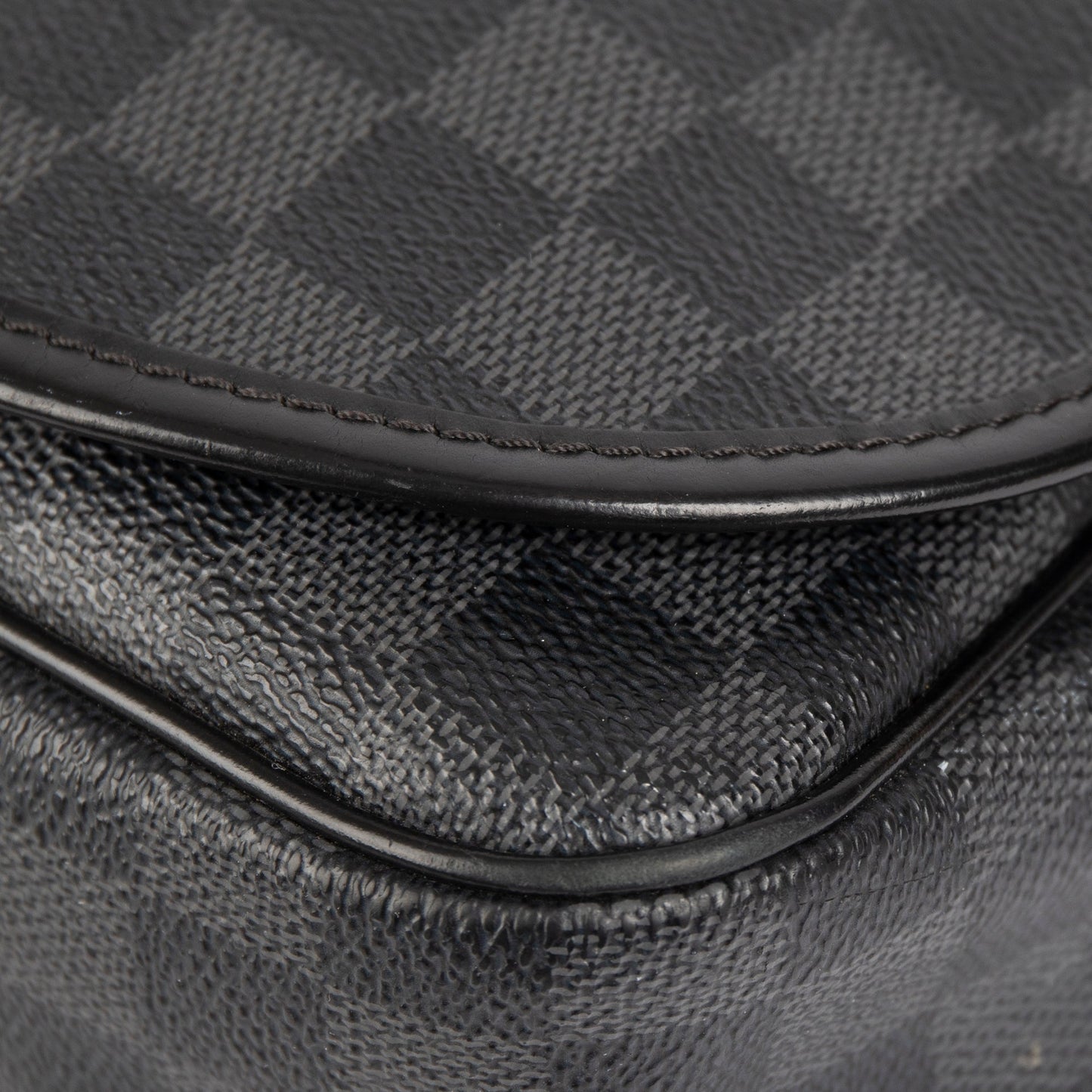 Louis Vuitton Damier Graphite Daniel MM Messenger Bag