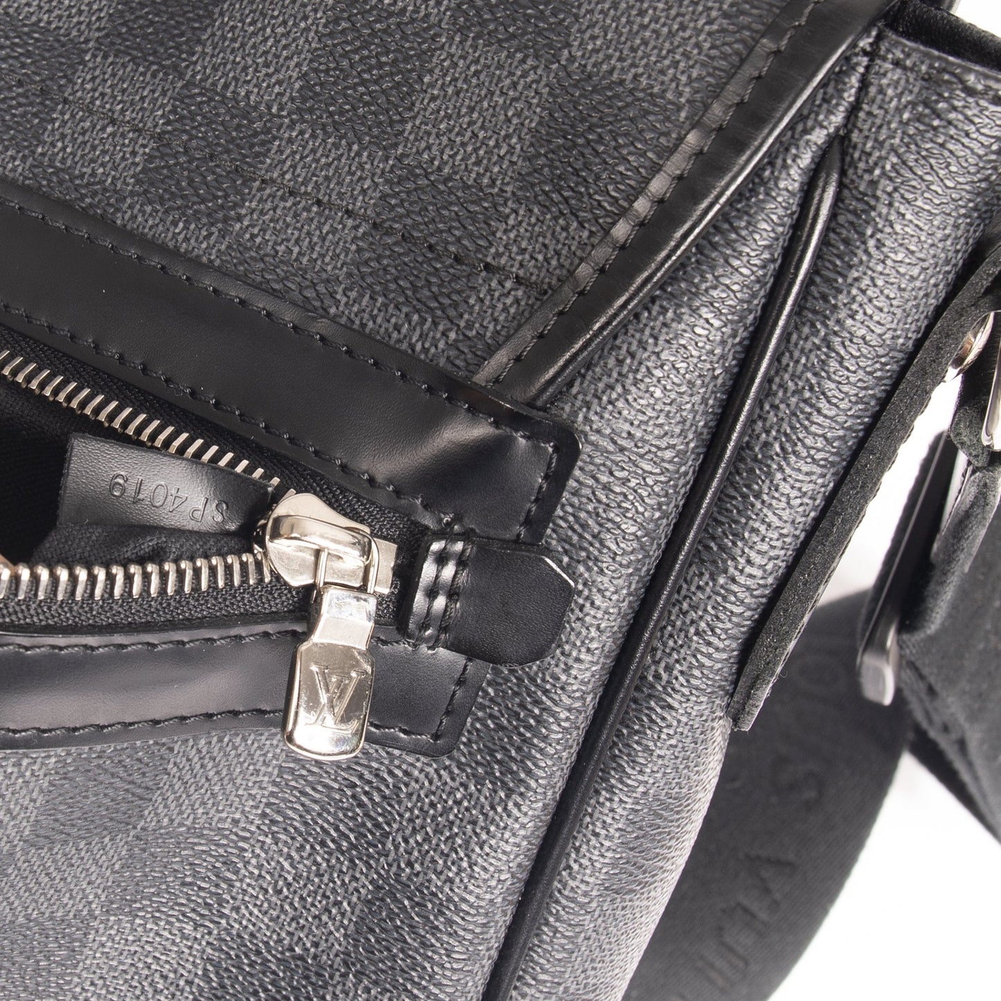 Louis Vuitton Damier Graphite Daniel MM Messenger Bag