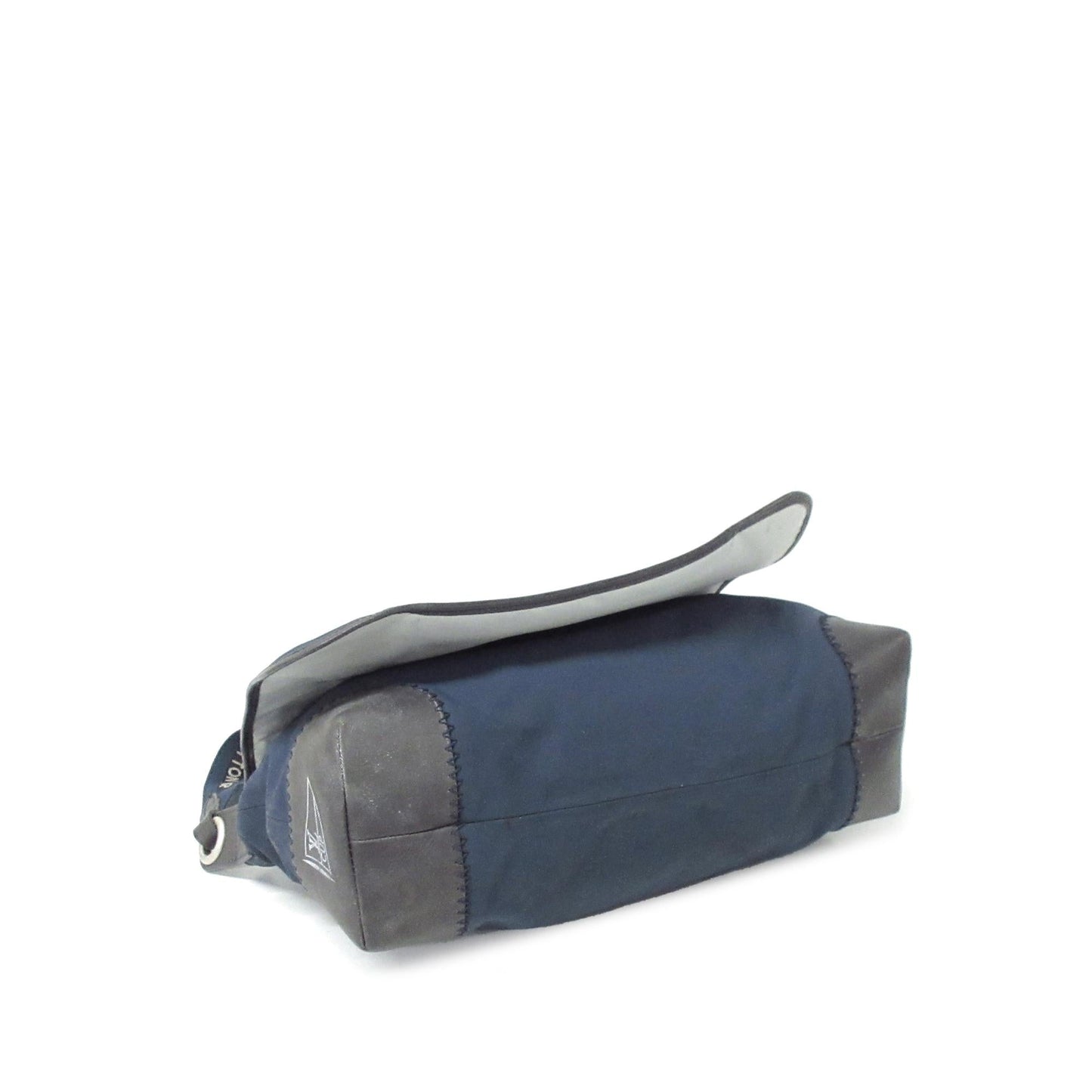 Louis Vuitton LV Cup Artimon Messenger Bag (SHG-FURp6t)