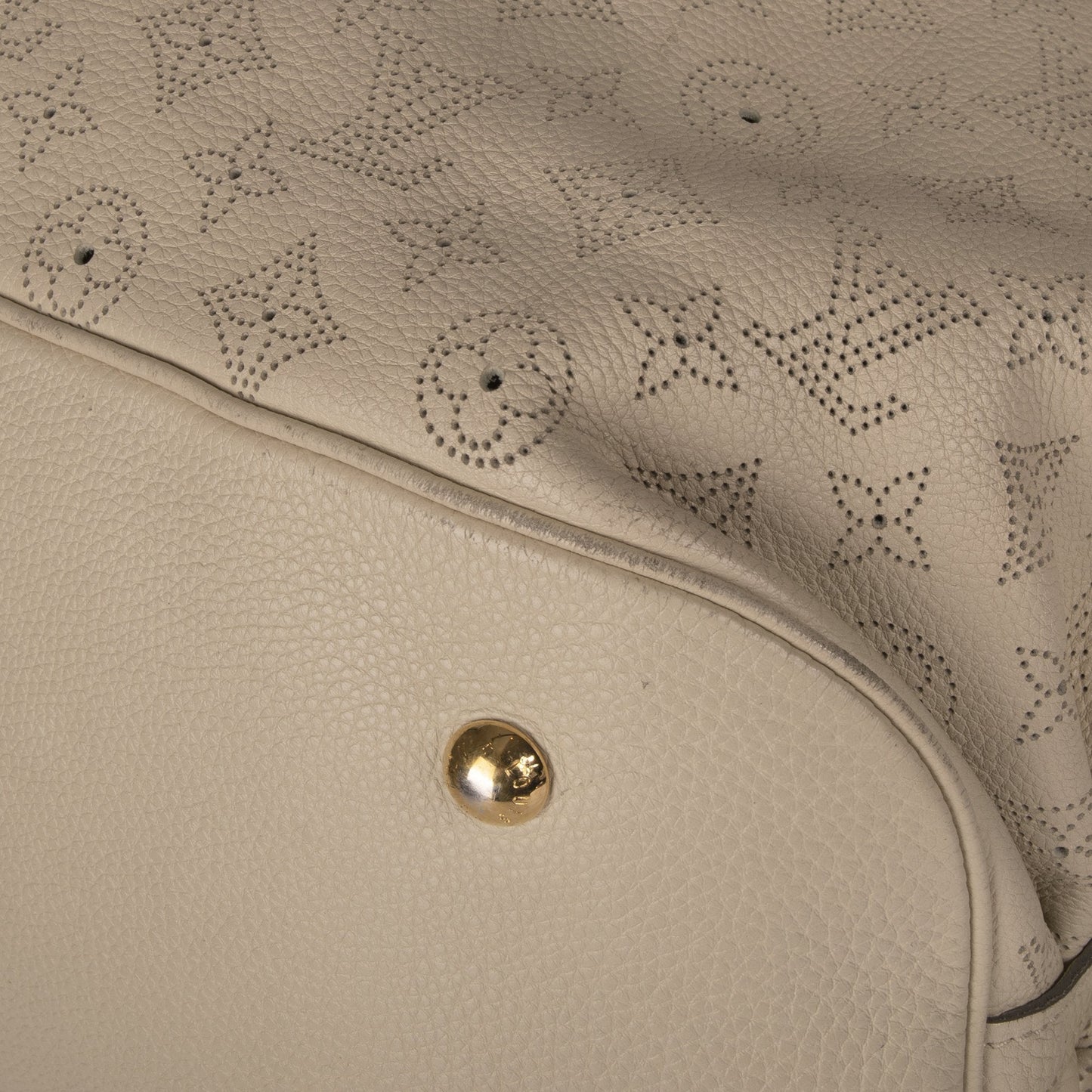 Louis Vuitton Mahina XL Hobo