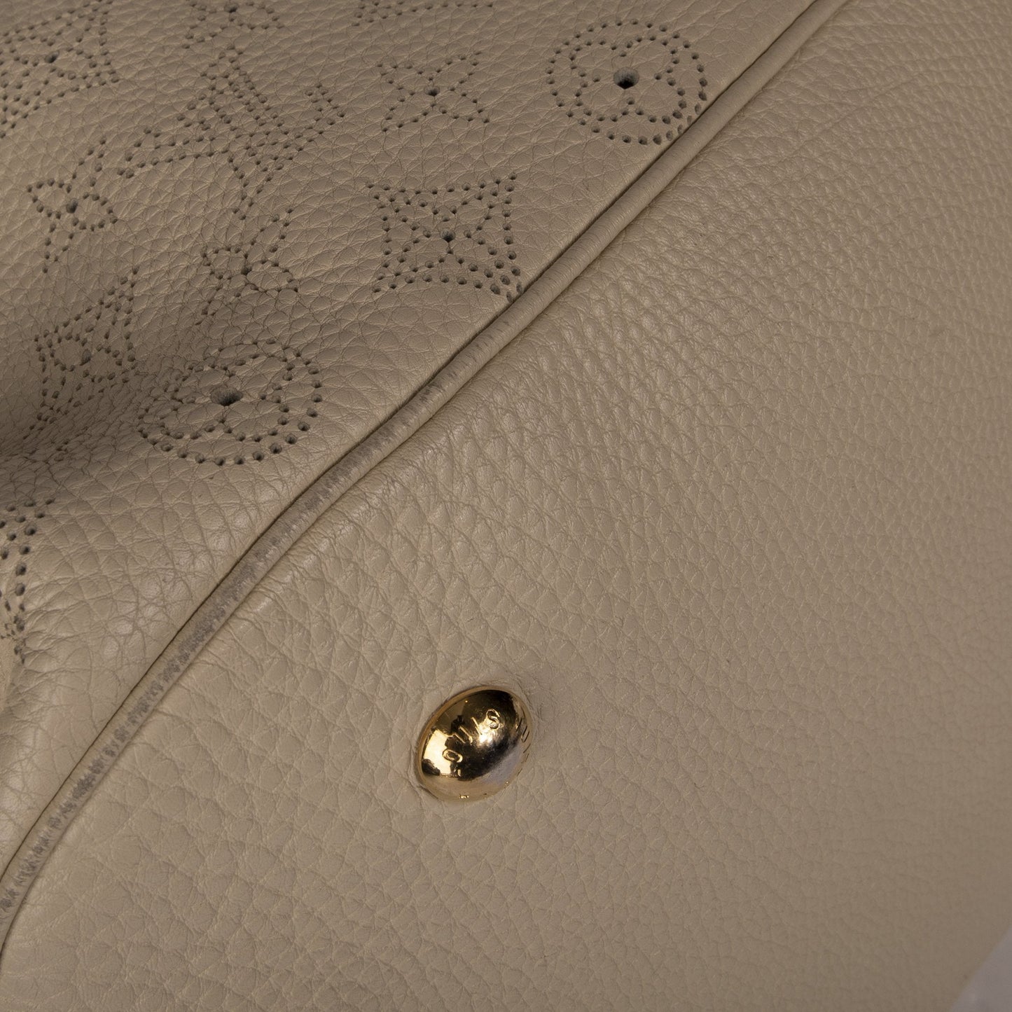 Louis Vuitton Mahina XL Hobo
