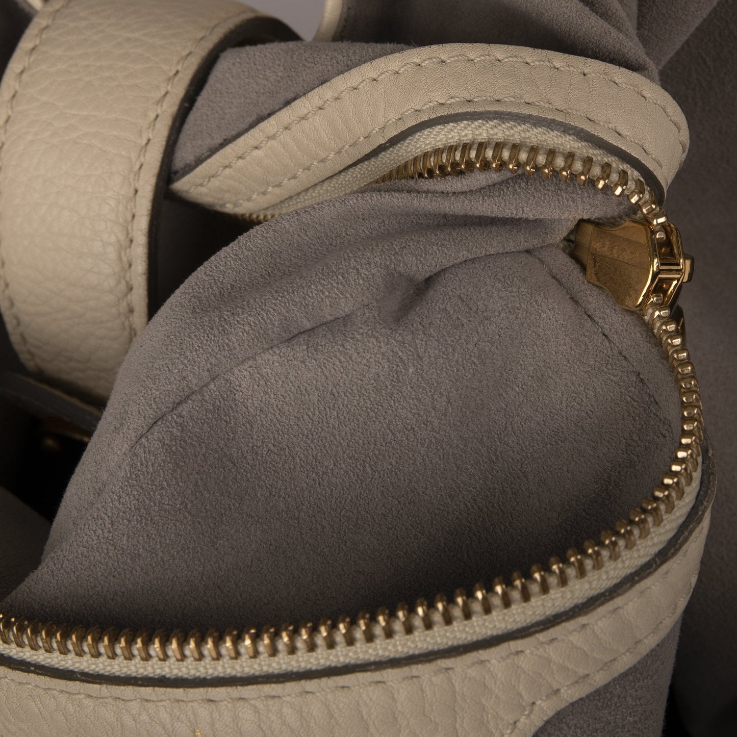 Louis Vuitton Mahina XL Hobo