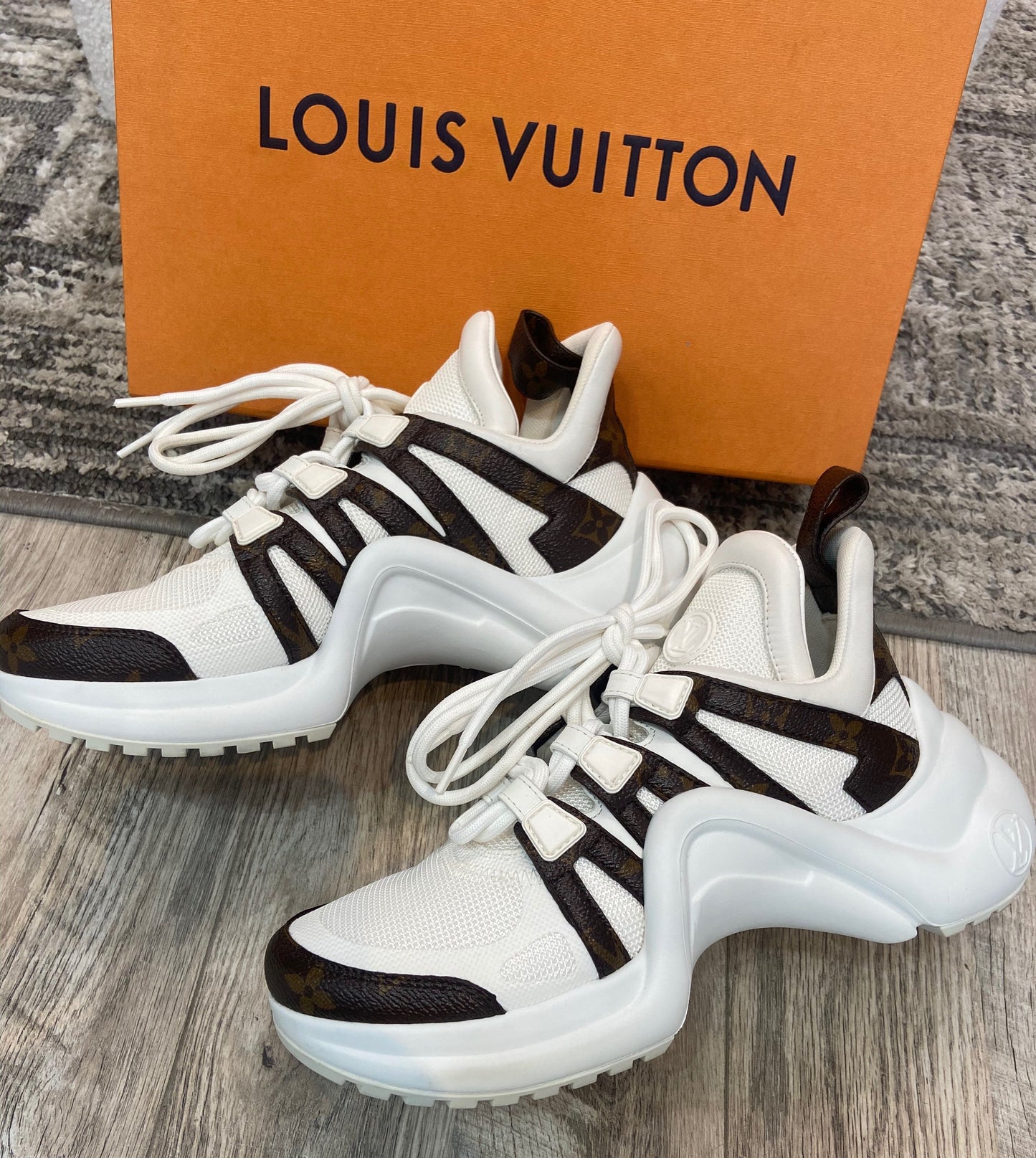 LOUIS VUITTON LV MONOGRAM ARCHLIGHT SNEAKERS