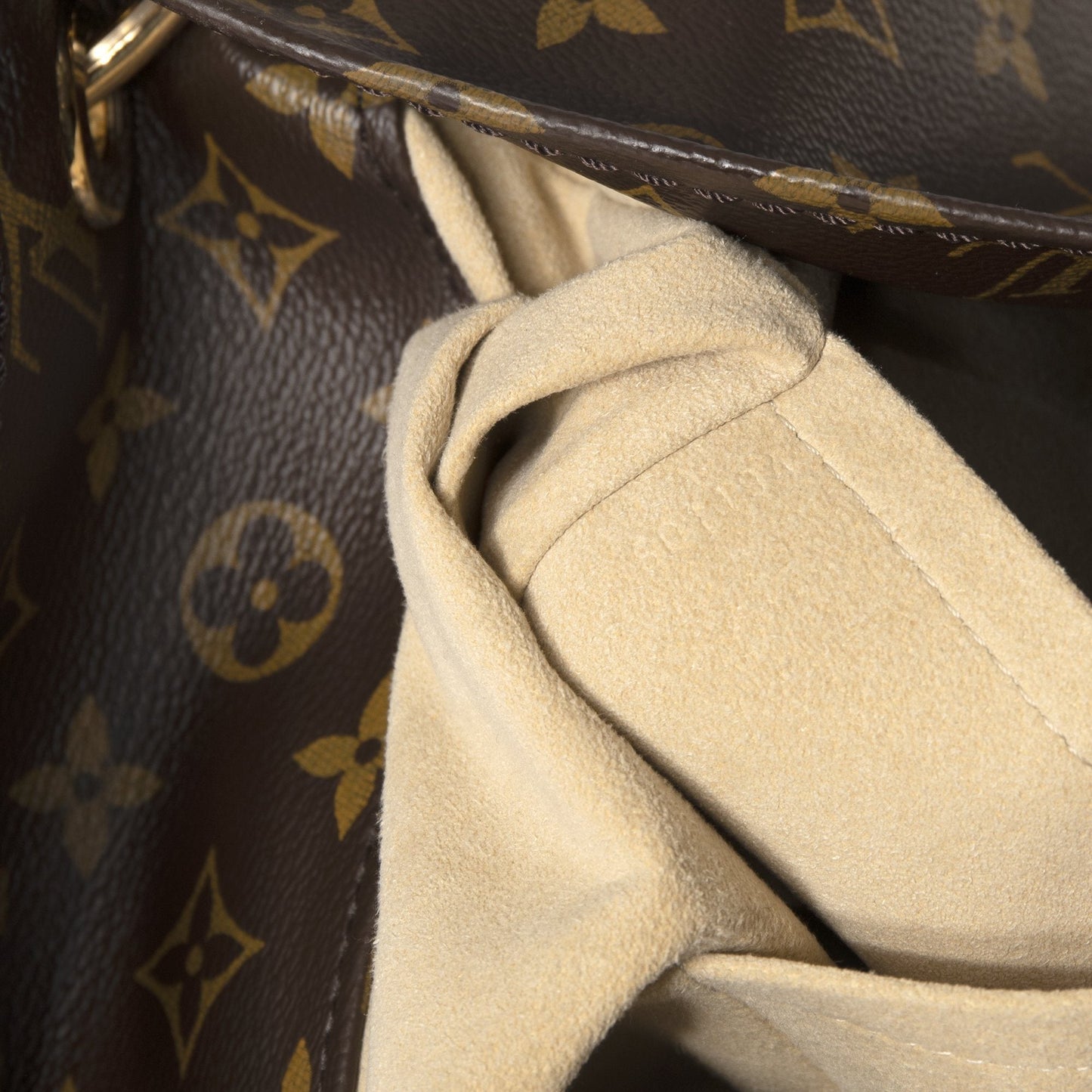 Louis Vuitton Monogram Artsy MM