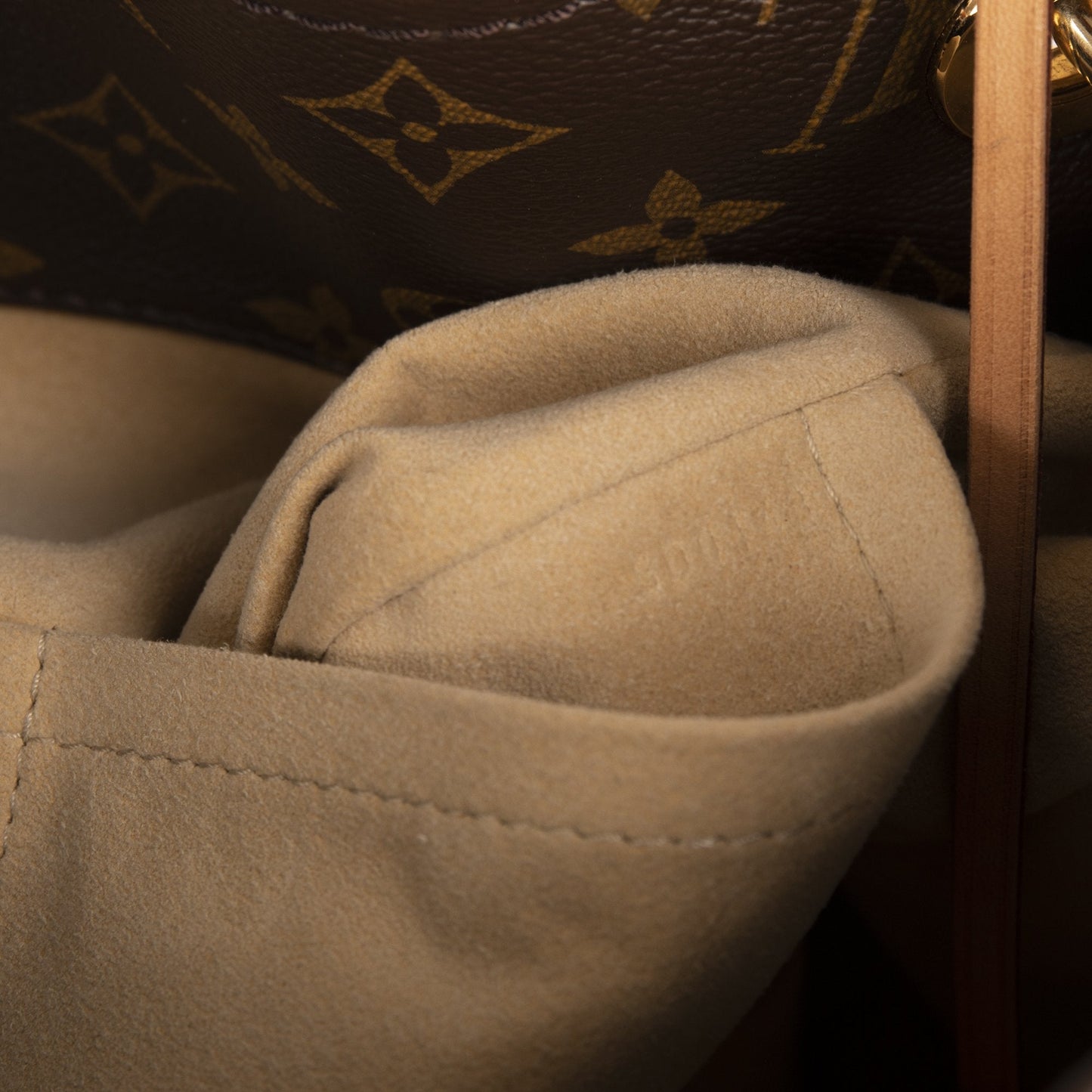 Louis Vuitton Monogram Artsy MM