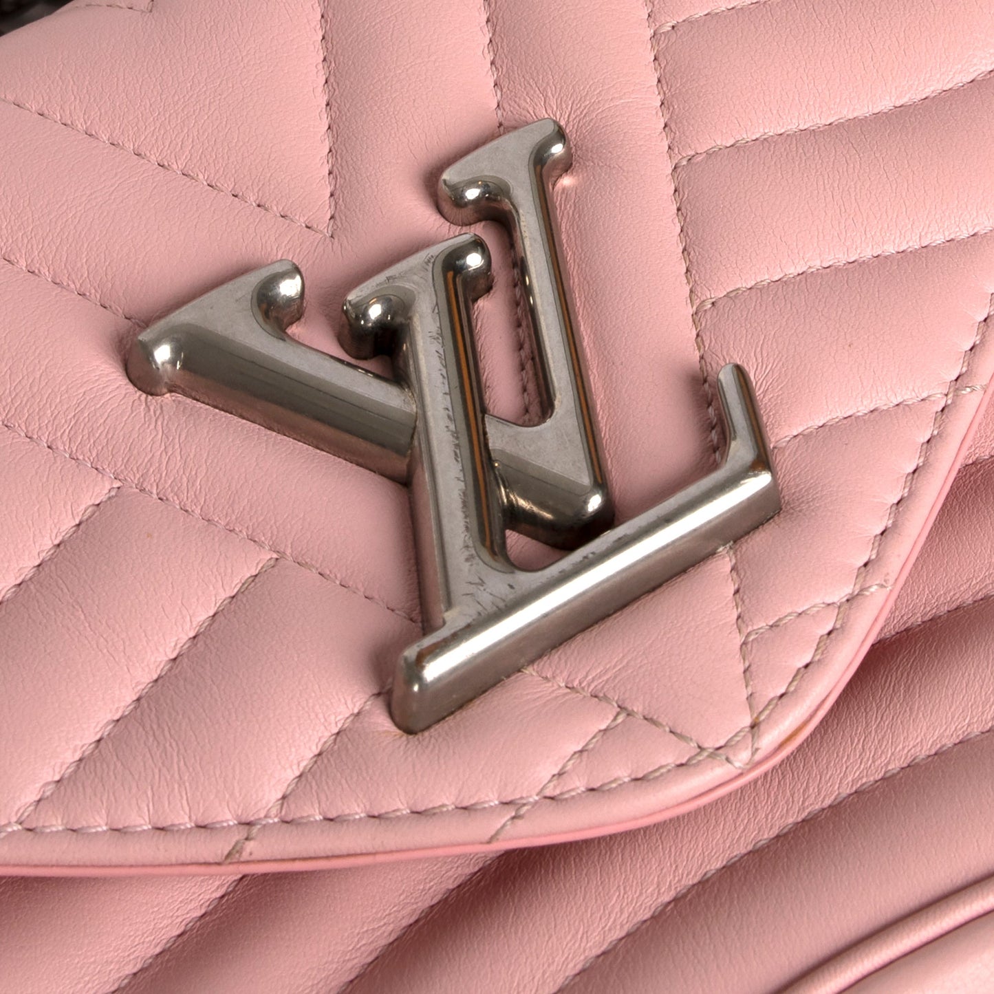 Louis Vuitton New Wave Chain-Bag MM