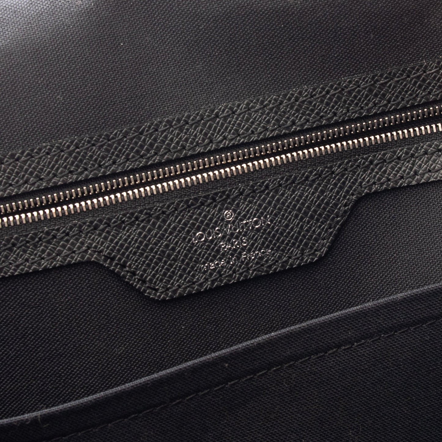 Louis Vuitton Taiga Alexei Messenger Bag