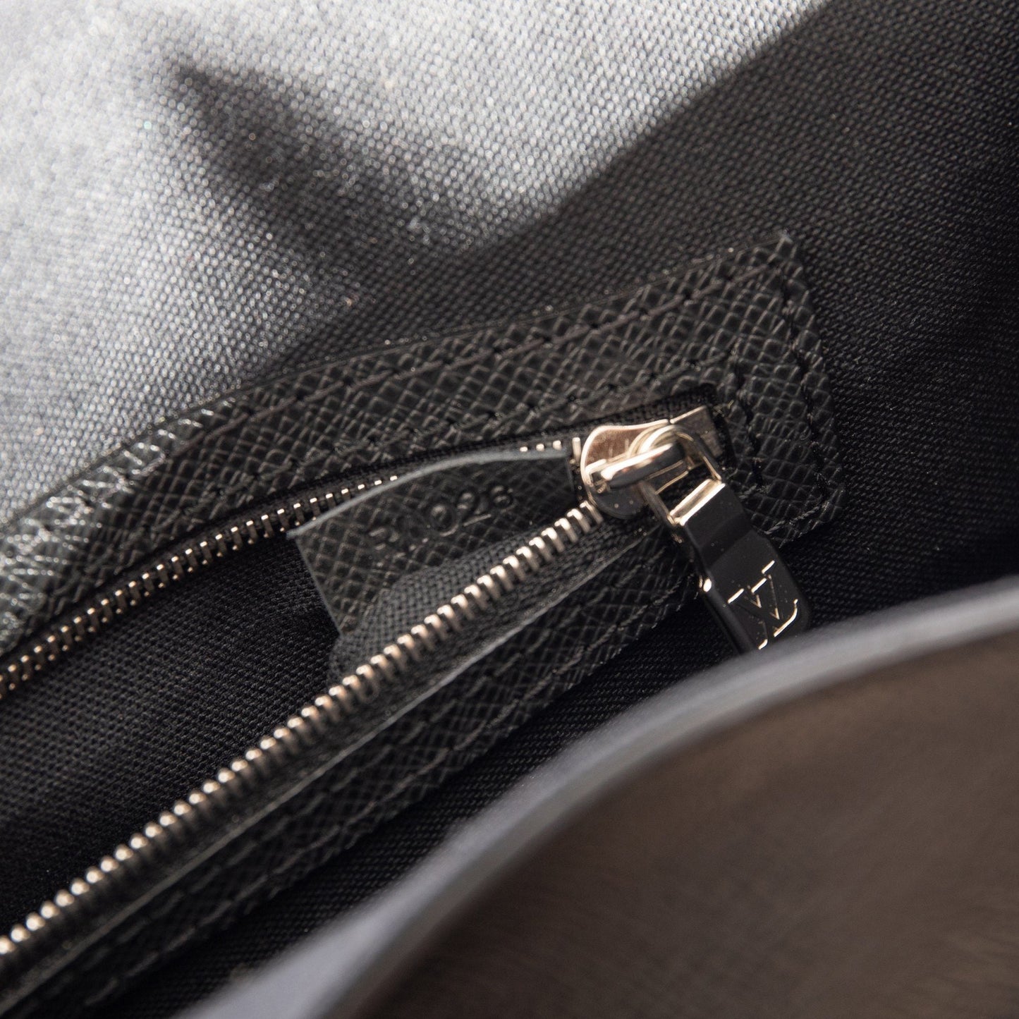 Louis Vuitton Taiga Alexei Messenger Bag