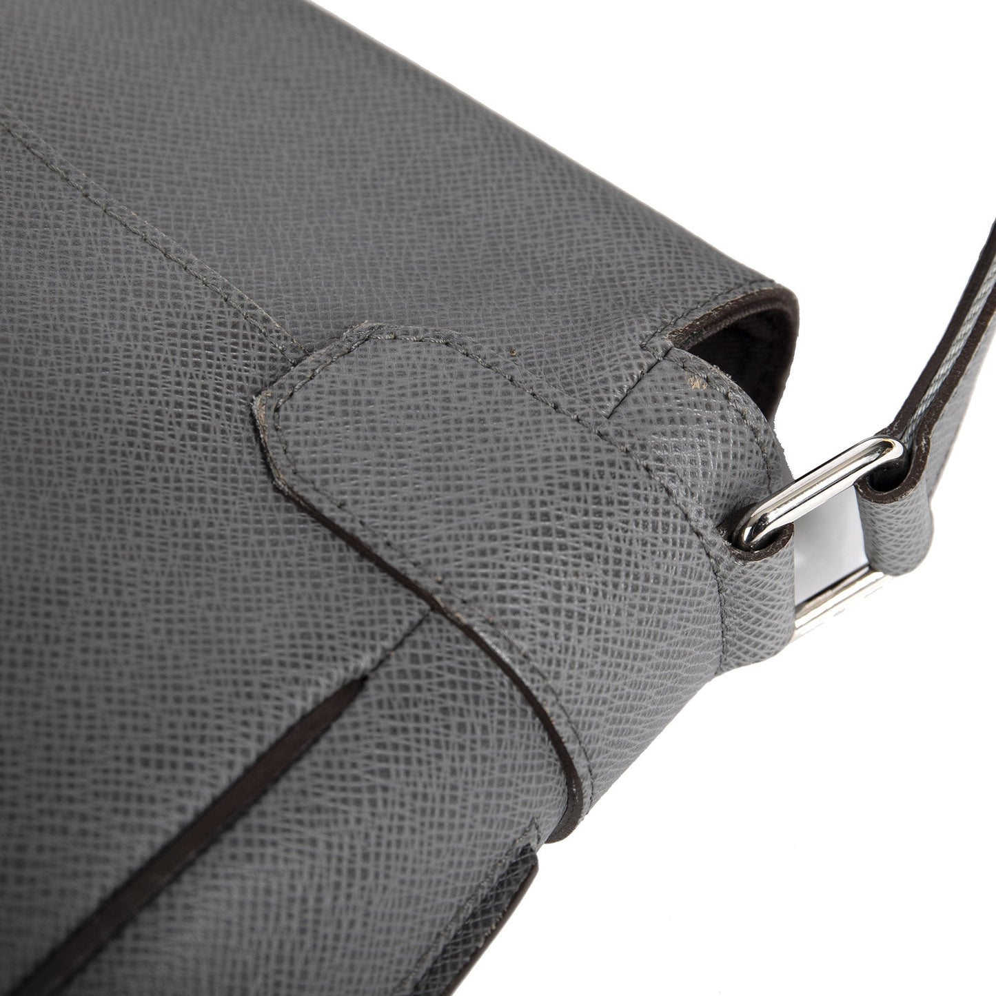 Louis Vuitton Taiga Andrei Messenger Bag