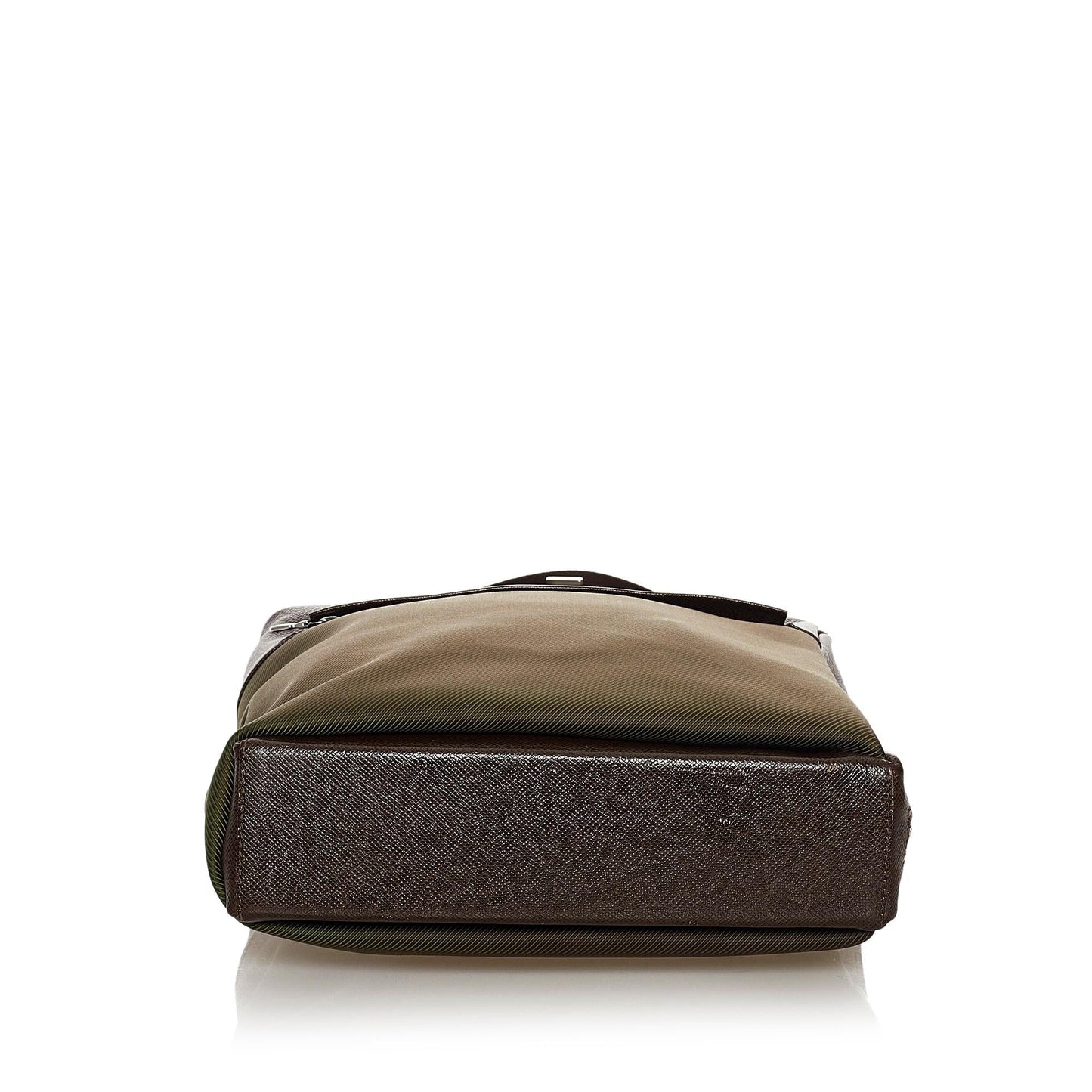 Louis Vuitton Taiga Beloukha (SHG-33800)