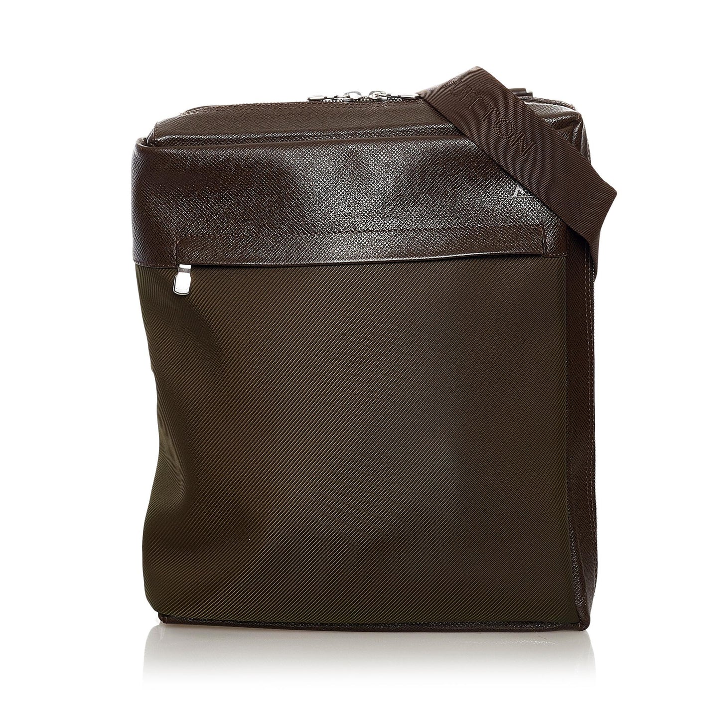 Louis Vuitton Taiga Beloukha (SHG-33800)