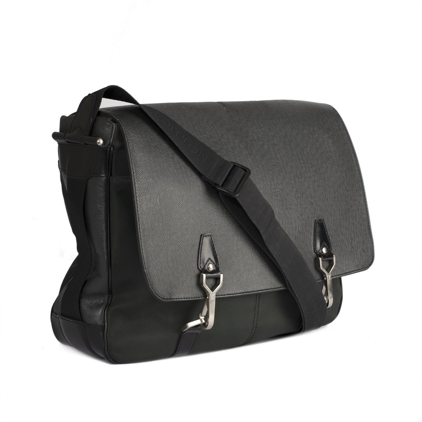 Louis Vuitton Taiga Dersou Messenger Bag
