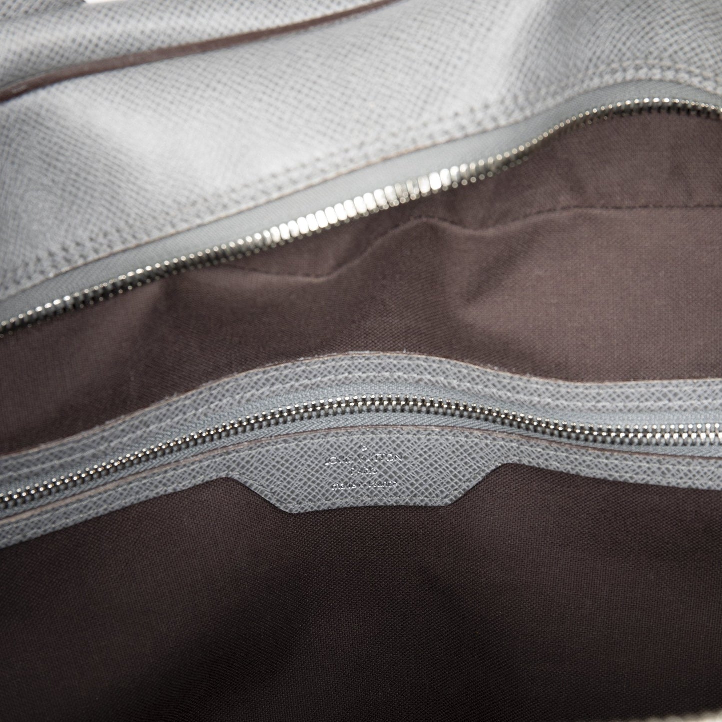 Louis Vuitton Taiga Neo Kendall Weekender Bag