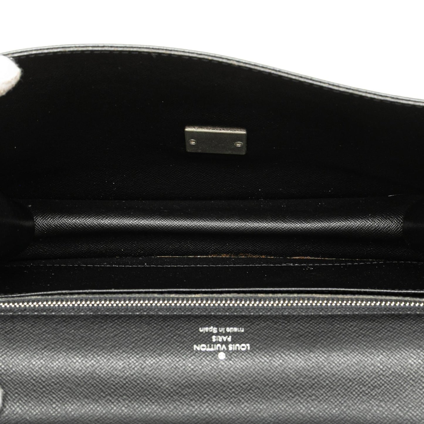 Louis Vuitton Taiga Selenga