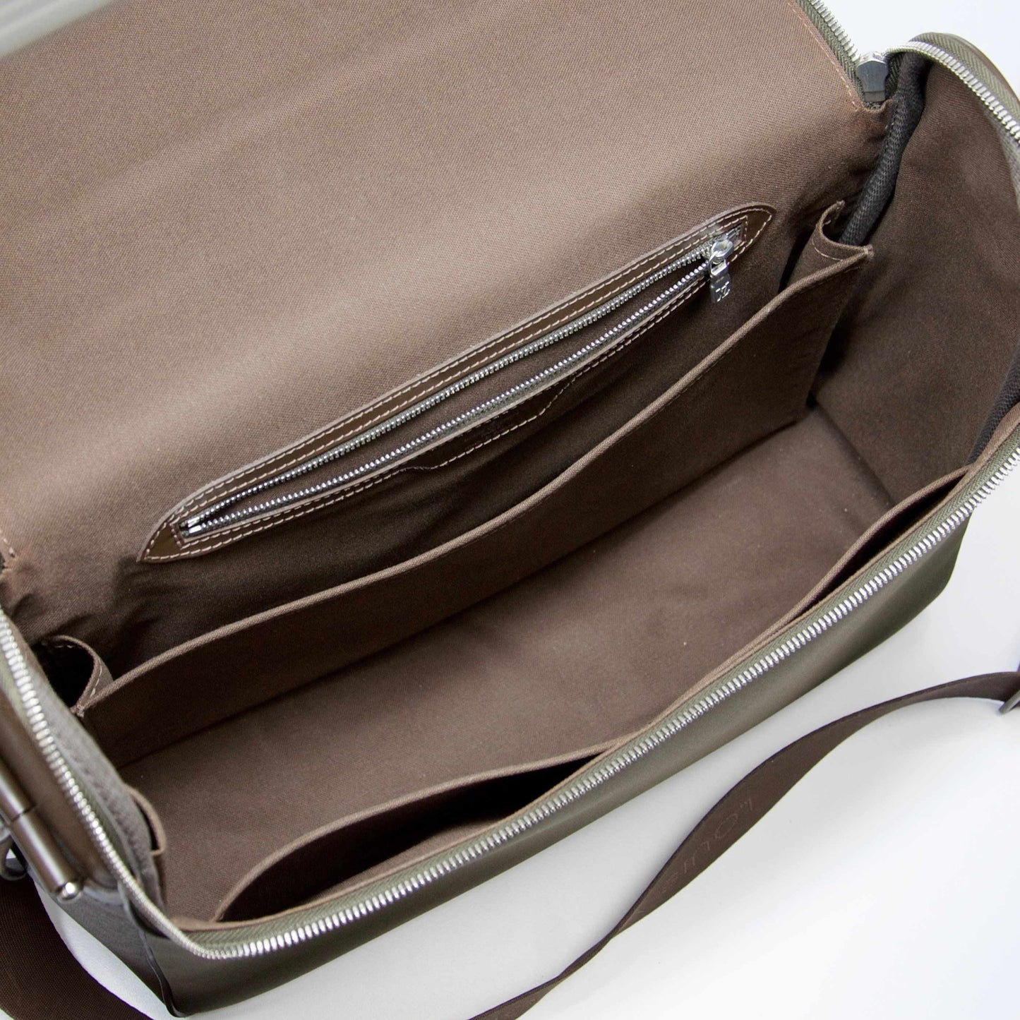 Louis Vuitton Taiga Taimyr Bag