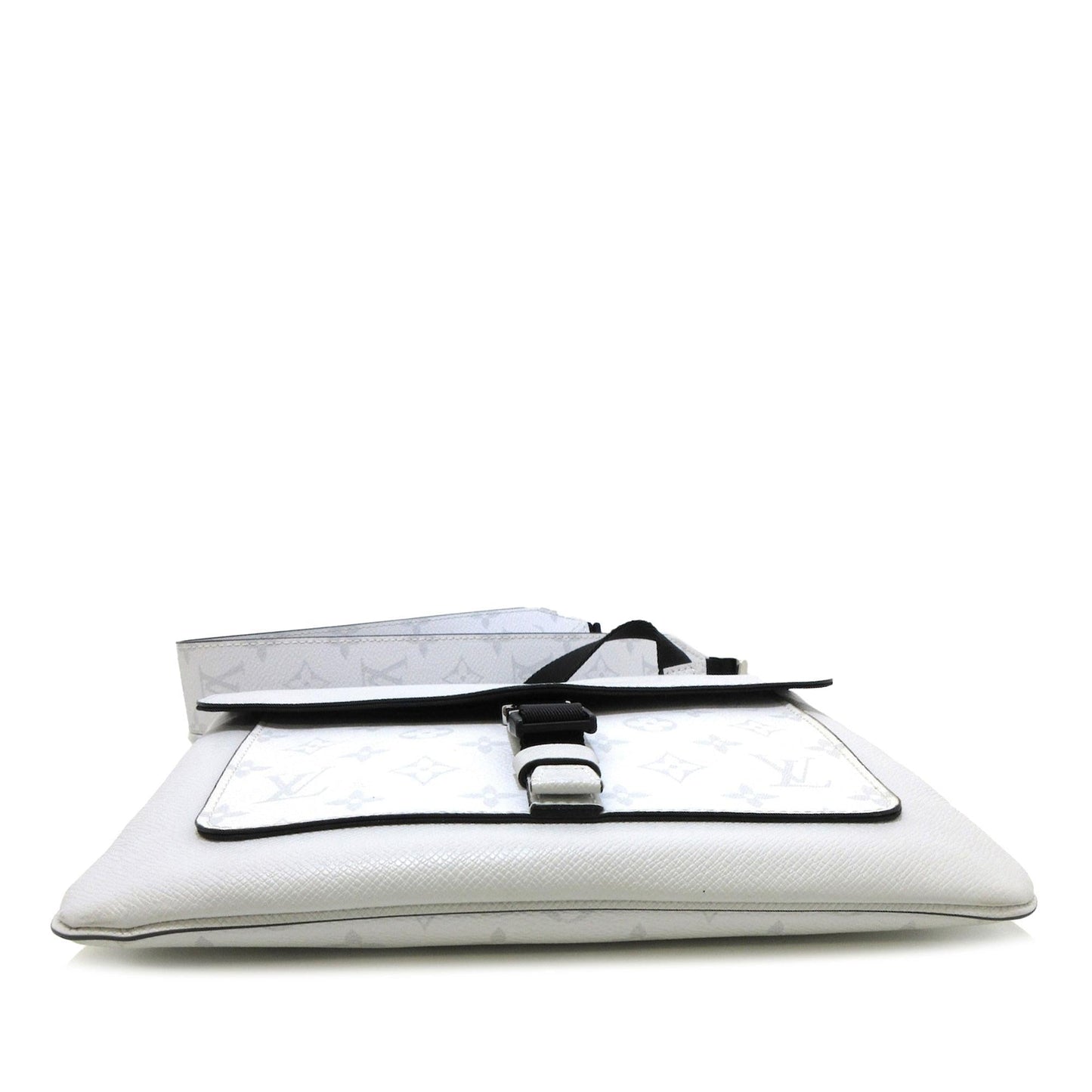 Louis Vuitton Taigarama Outdoor Flap Messenger (SHG-E3Pq4v)