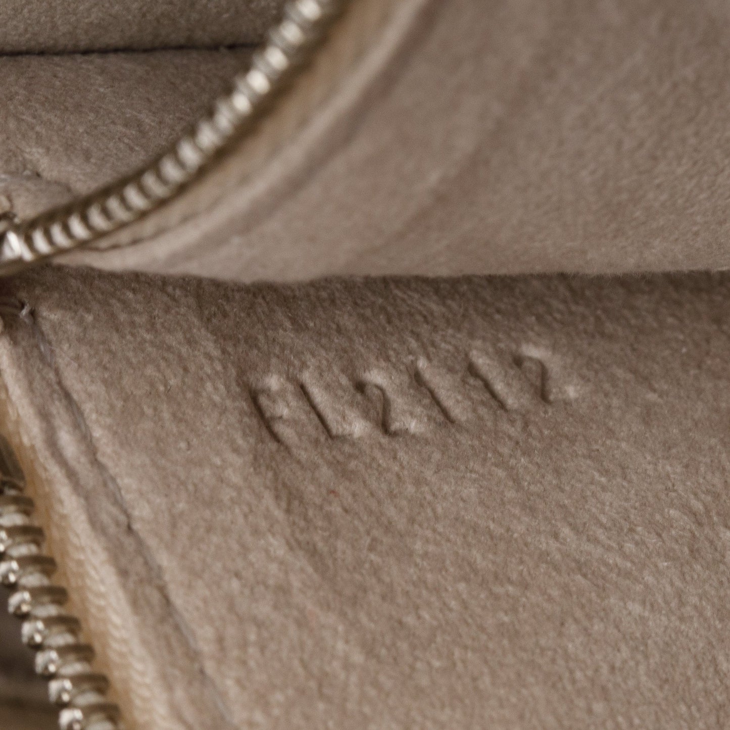 Louis Vuitton White Epi Leather Pont-Neuf GM