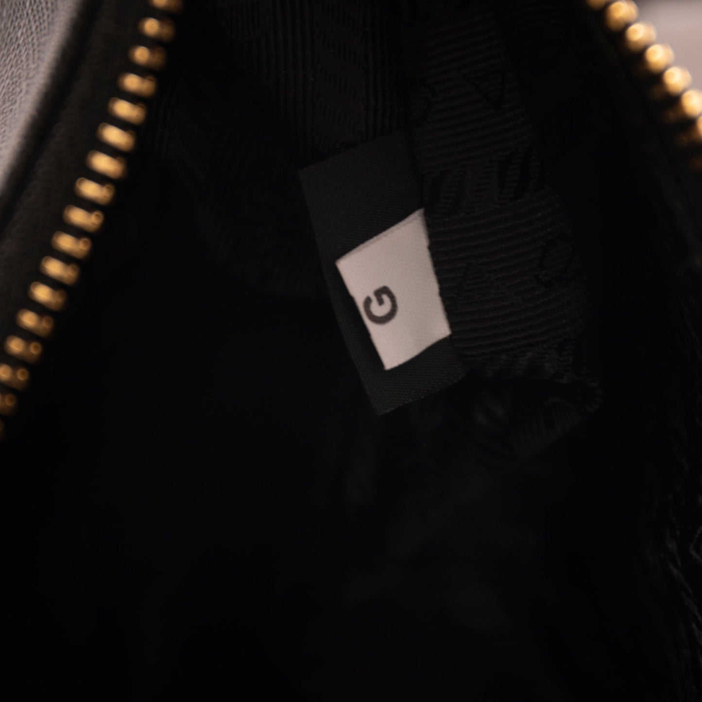 Prada 2022 Re-Edition 2005 Saffiano Leather Bag